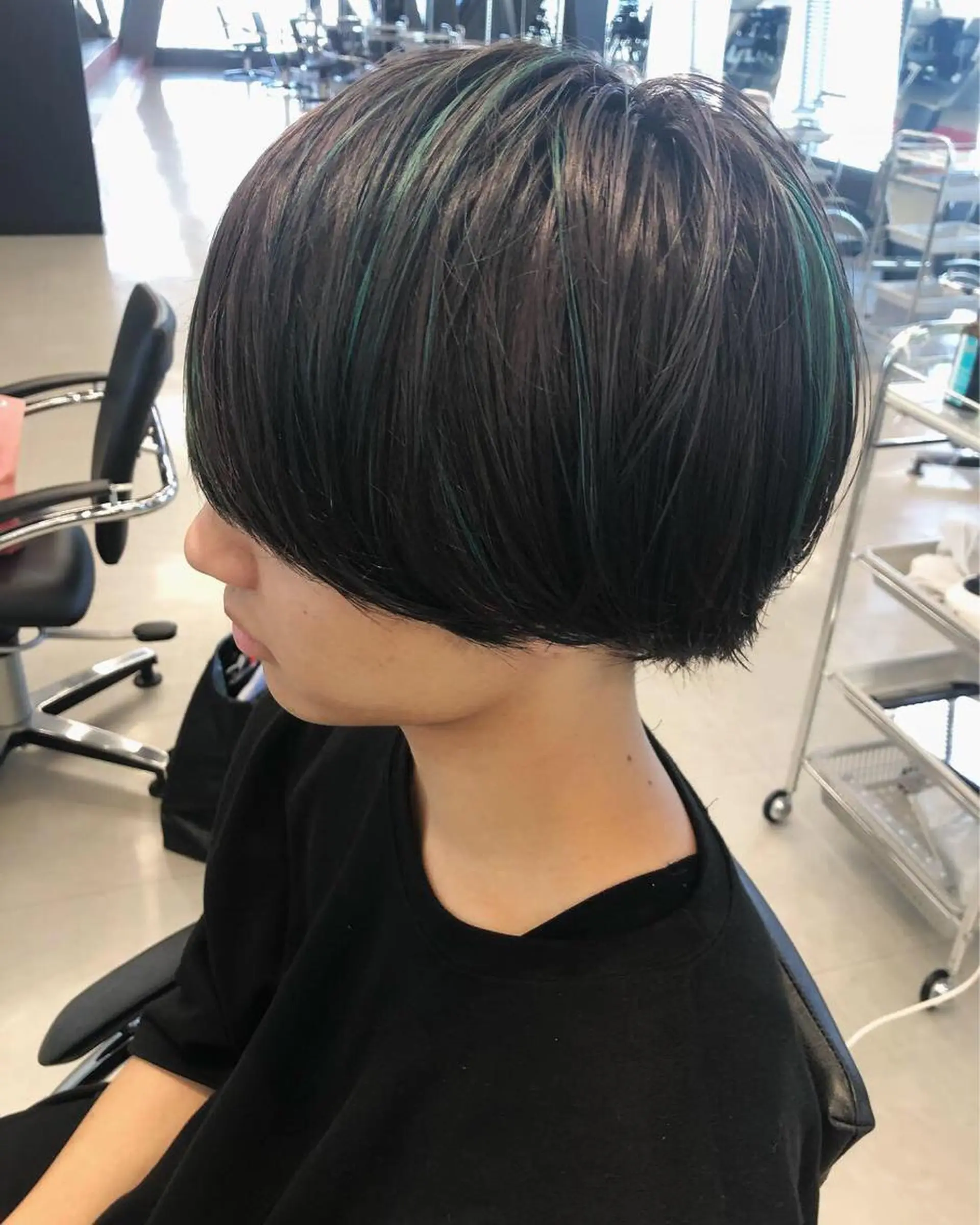 カラー 黒髪 ブリーチ ブルーカラー ブルーブラック ハイライトカラー MOOD,所属・レイヤーカット/銀座 TAROのヘアスタイル