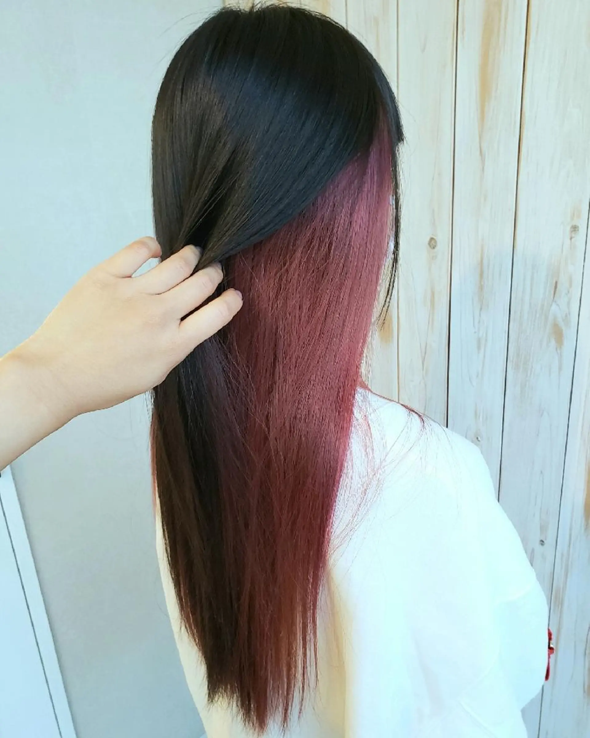 カラー ロング インナーカラー ピンクカラー カット ヘアカラー トリートメント 福島 優花のヘアスタイル