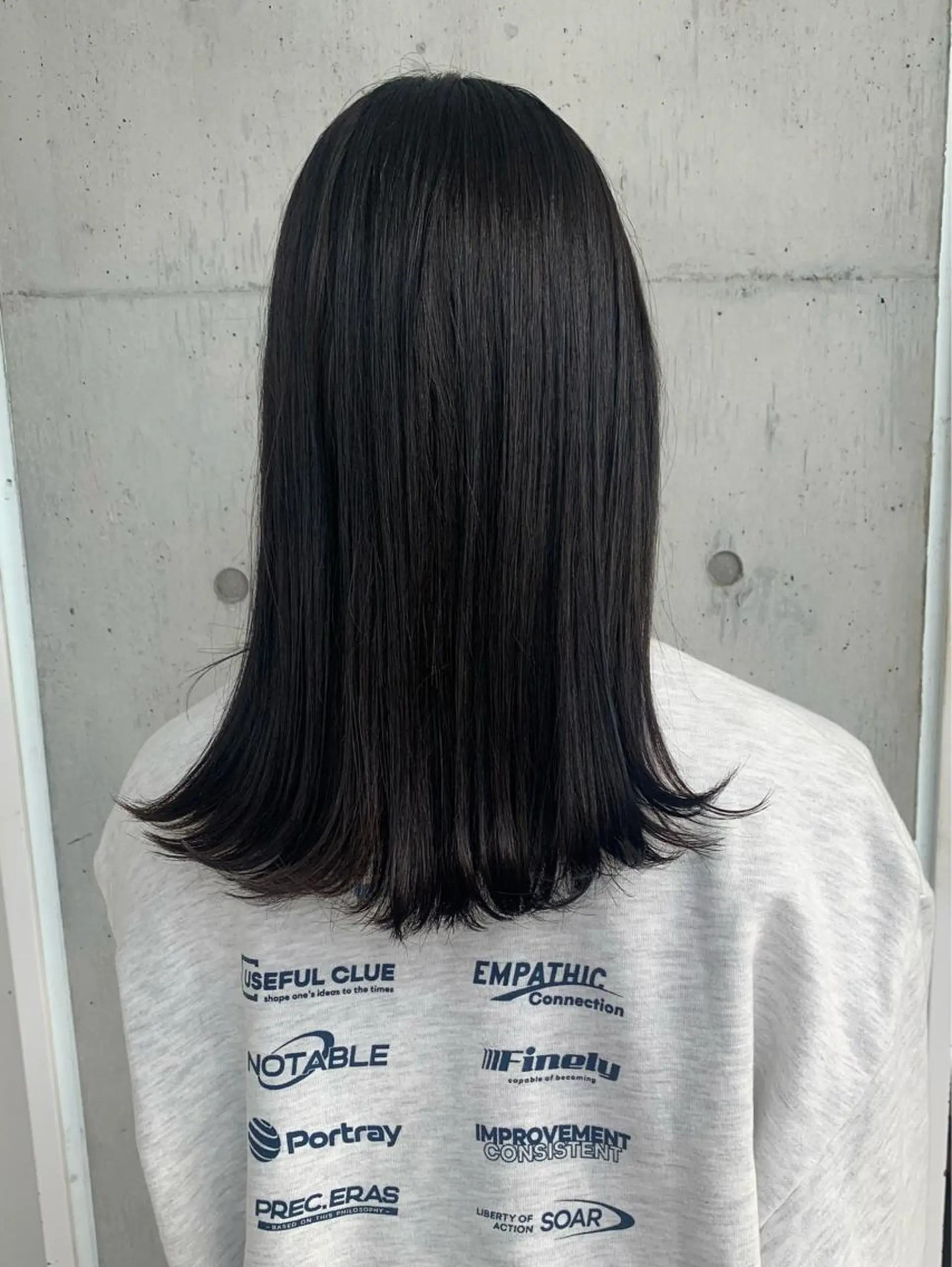 セミロング カラー カネコ ユカリのヘアスタイル