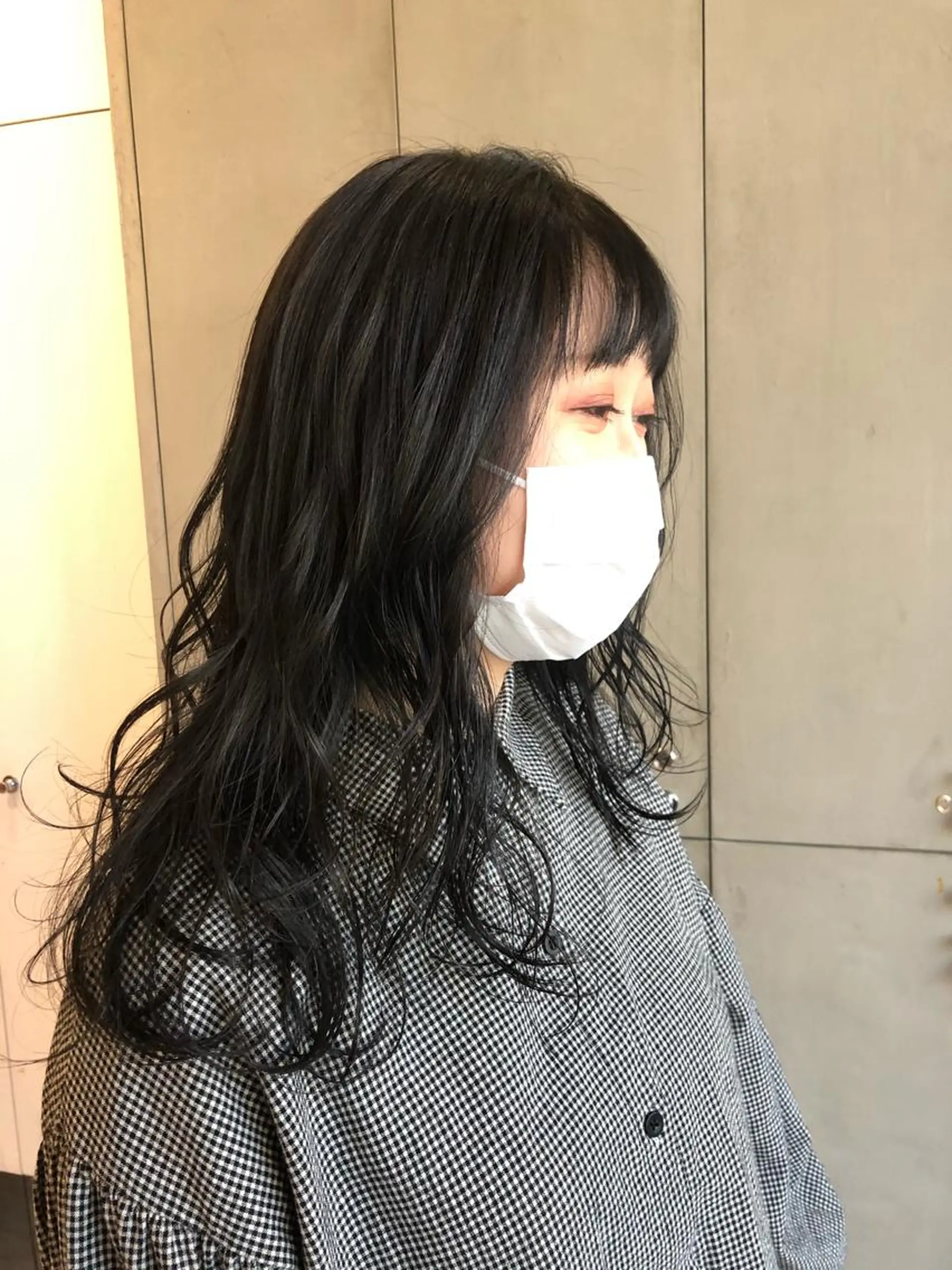 セミロング カラー アディクシーカラー 黒髪 ブルーカラー ブルーブラック 古屋 花織のヘアスタイル