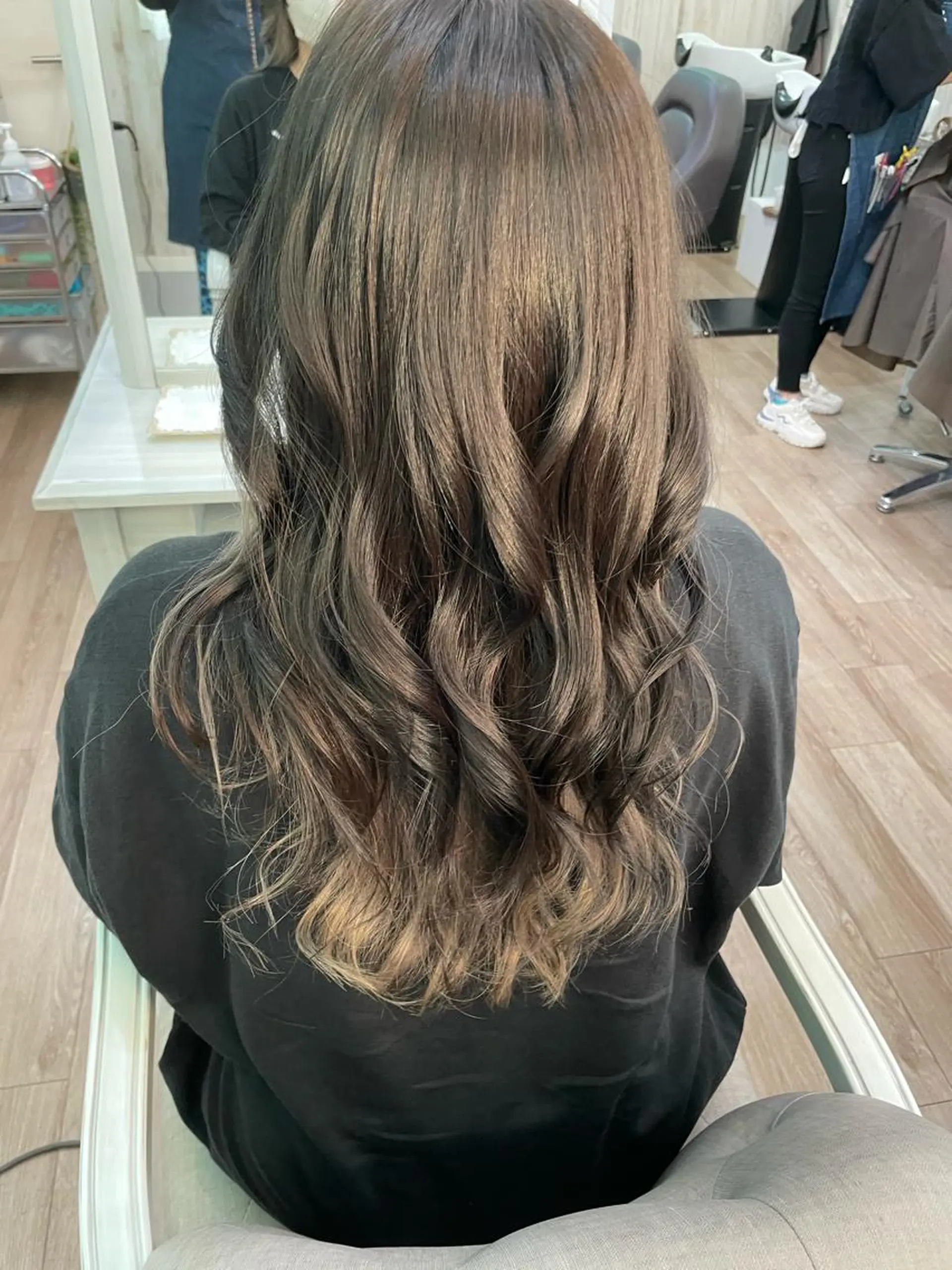 ロング カラー インナーカラー ヘアカラー トリートメント 🐆アンドウ チカコ🦓のヘアスタイル