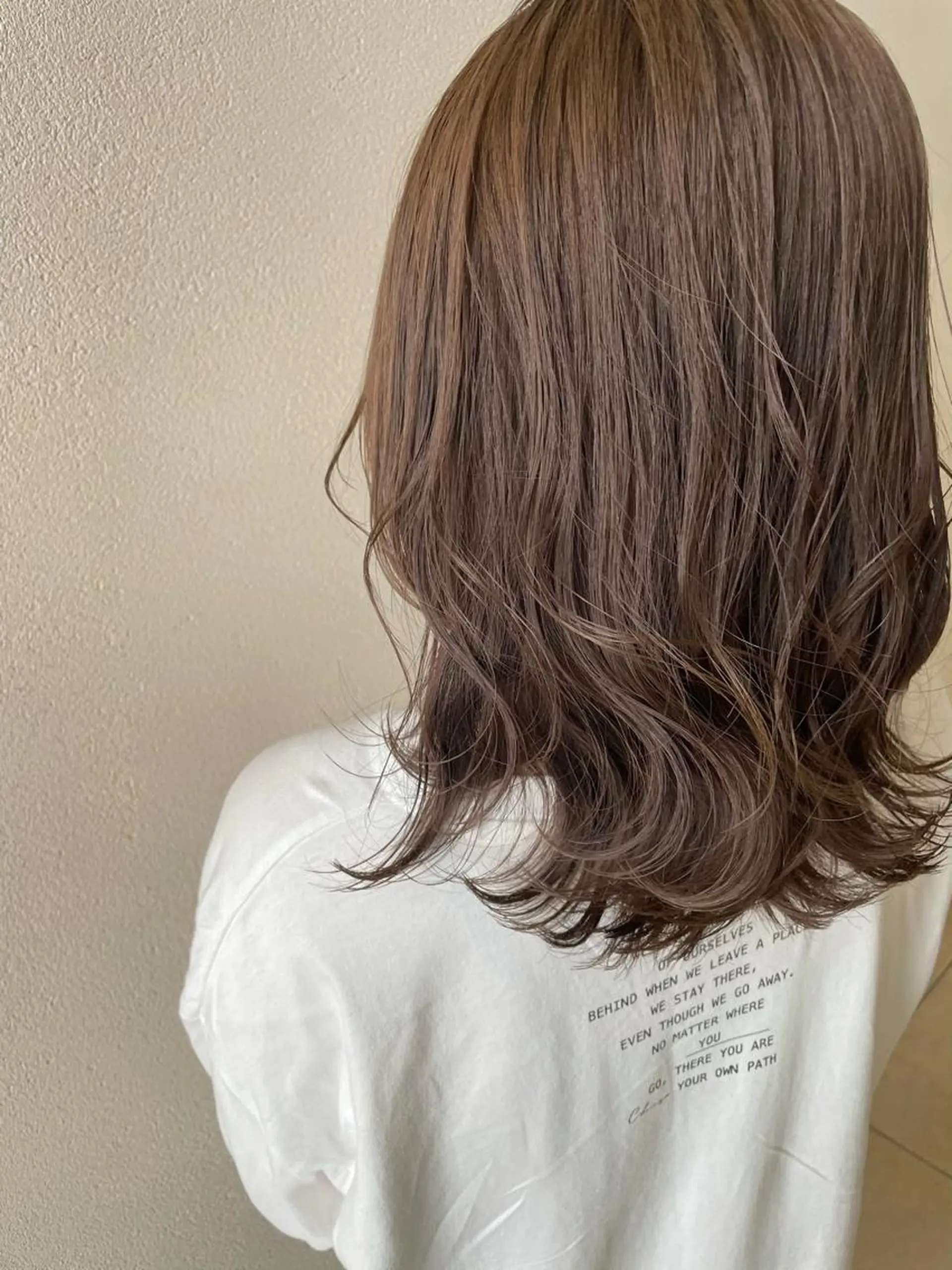 ミディアム カラー アッシュ ベージュカラー レイヤーカット ローレイヤー ヘアカラー トリートメント 沢田 瞳のヘアスタイル