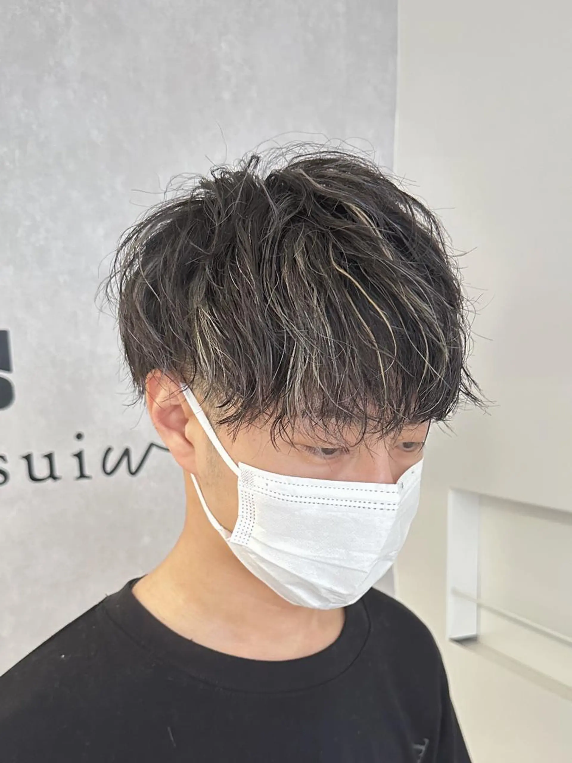 ショート カラー メンズ ショートボブ メンズブリーチ センターパート メンズハイライト メンズハイトーン hair salon suiw所属・ハイトーンショート 特化‬吉田義隆のヘアスタイル