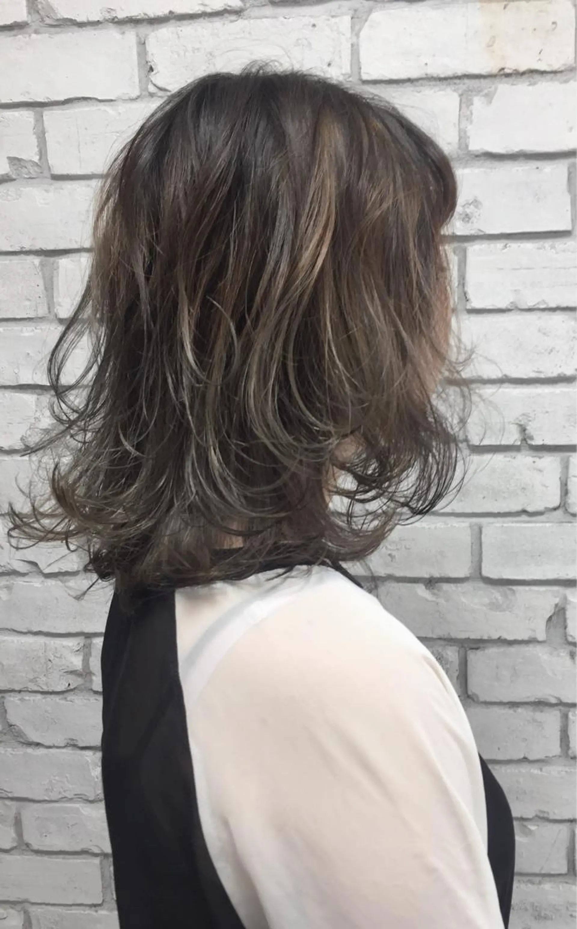 ミディアム カラー ハイライトカラー ハイライト カラー特化サロン大阪 ルービック江坂/新城のヘアスタイル