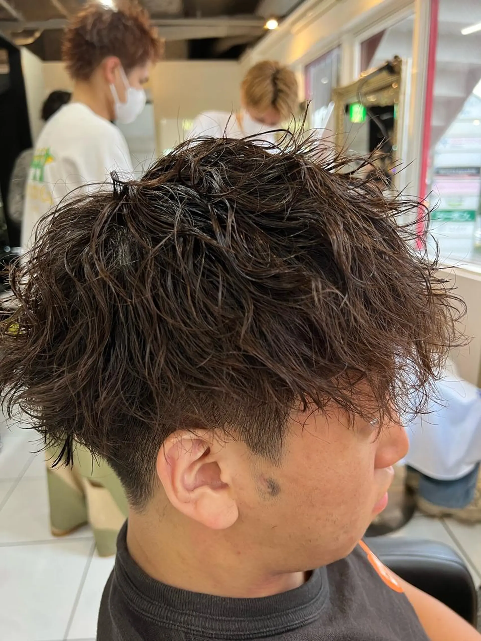 パーマ メンズ センターパート フェードカット カルマパーマ マッシュ メンズパーマ カット パーマ パーマ特化美容師 茂木広幸のヘアスタイル