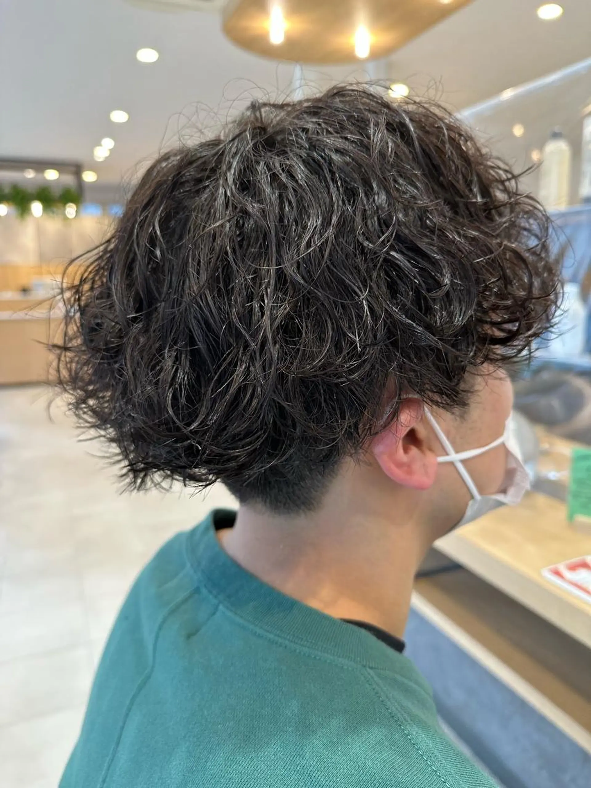 ミディアム パーマ メンズ ミディアムパーマ フェードカット メンズパーマ ツイストスパイラルパーマ 波巻きパーマ カット パーマ トリートメント ヘッドスパ ヘアセット 💈メンズ特化 美容師サキ💈のヘアスタイル