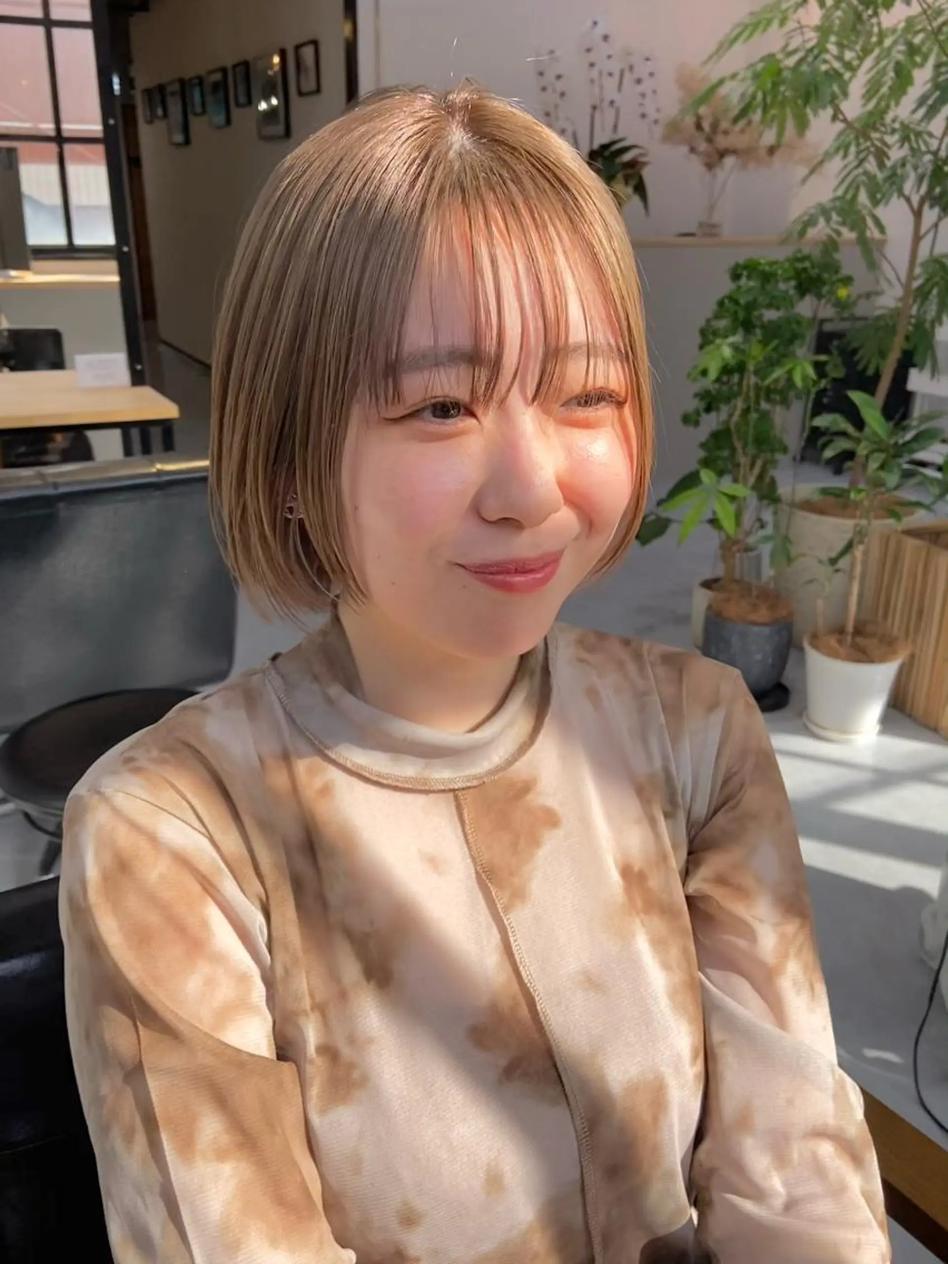 ショート カラー ヘアアレンジ ベージュカラー 田中 あやなのヘアスタイル