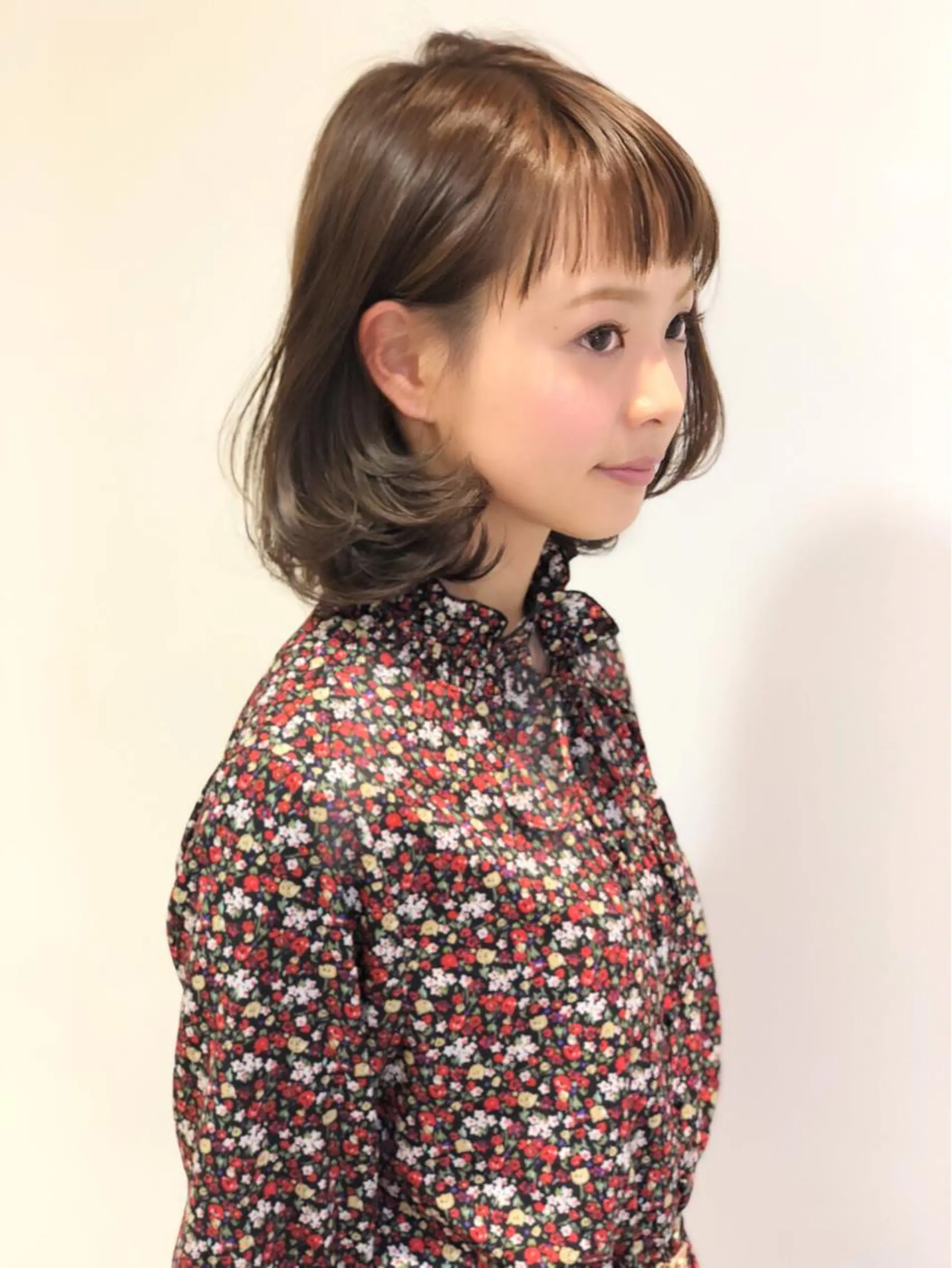 ミディアム カラー ボブレイヤー ベージュカラー ボブ 顔周りカット レイヤーカット ディレクター ノナカのヘアスタイル