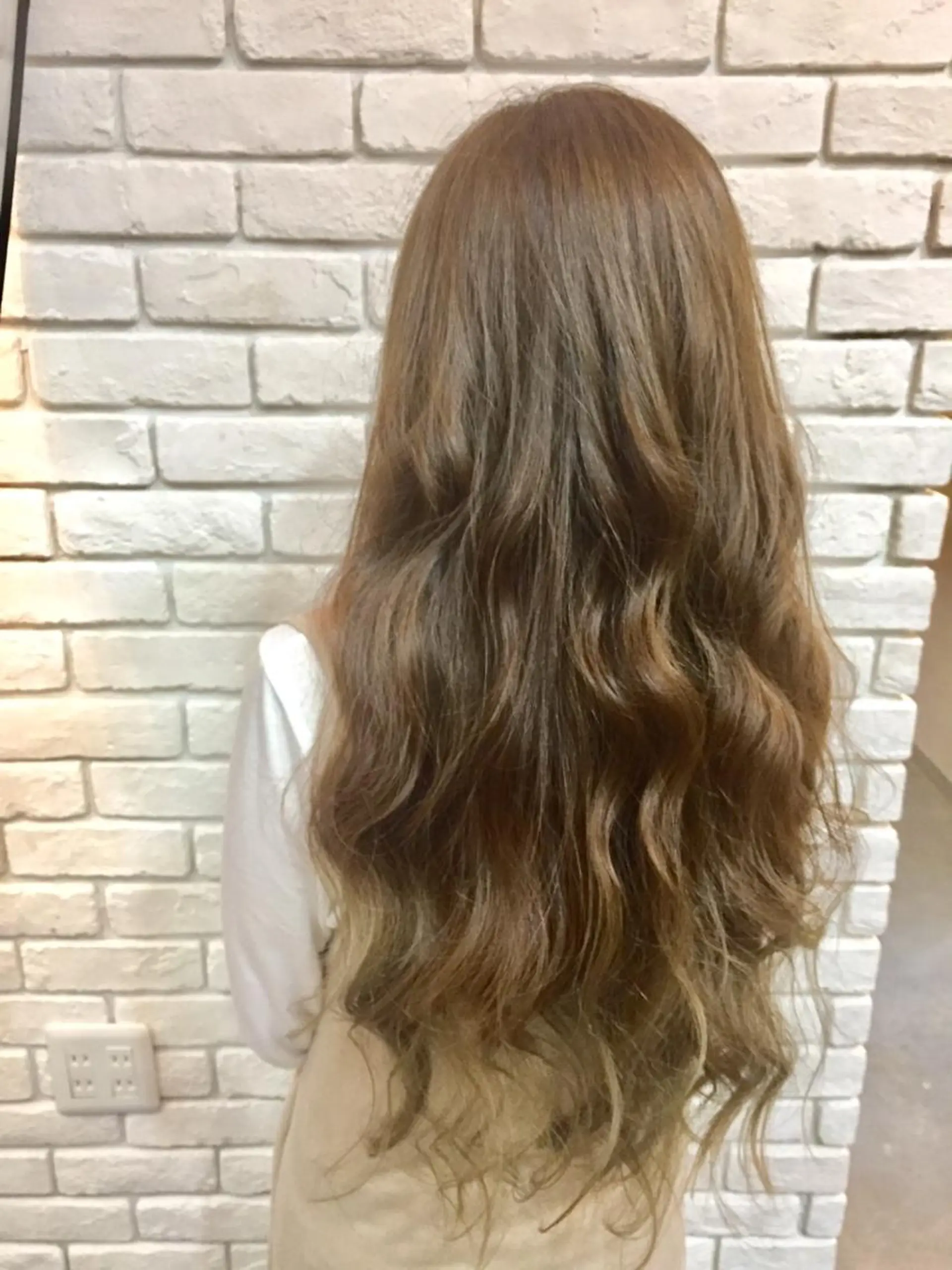 ロング カラー アッシュ ベージュカラー slow所属・名取 純平のヘアスタイル