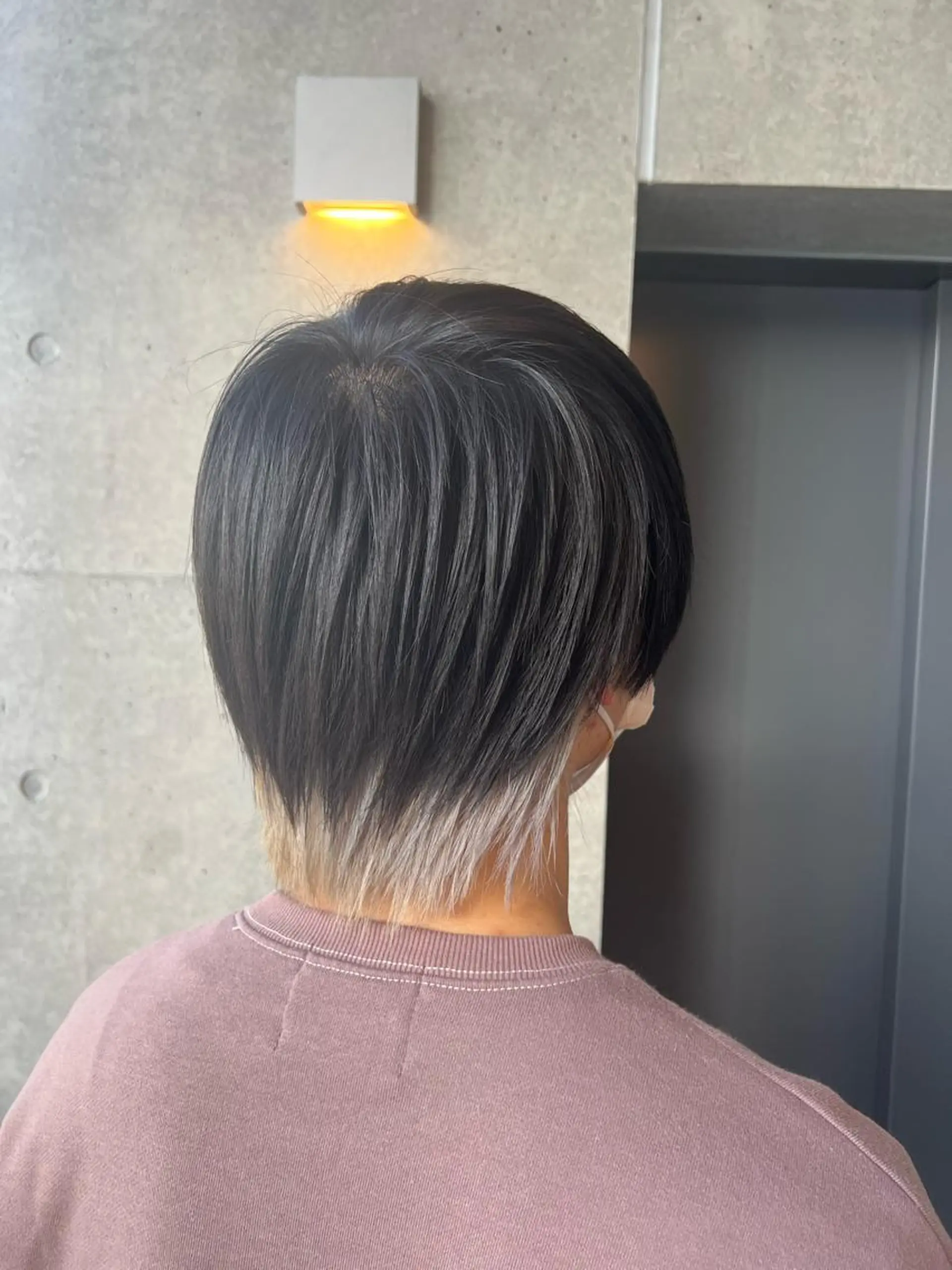 ショート カラー メンズ シールエクステ メンズバレイヤージュ メンズブリーチ メンズハイライト メンズハイトーン ヘアカラー ＤＥＳＴ所属・吉野 瑳桜のヘアスタイル