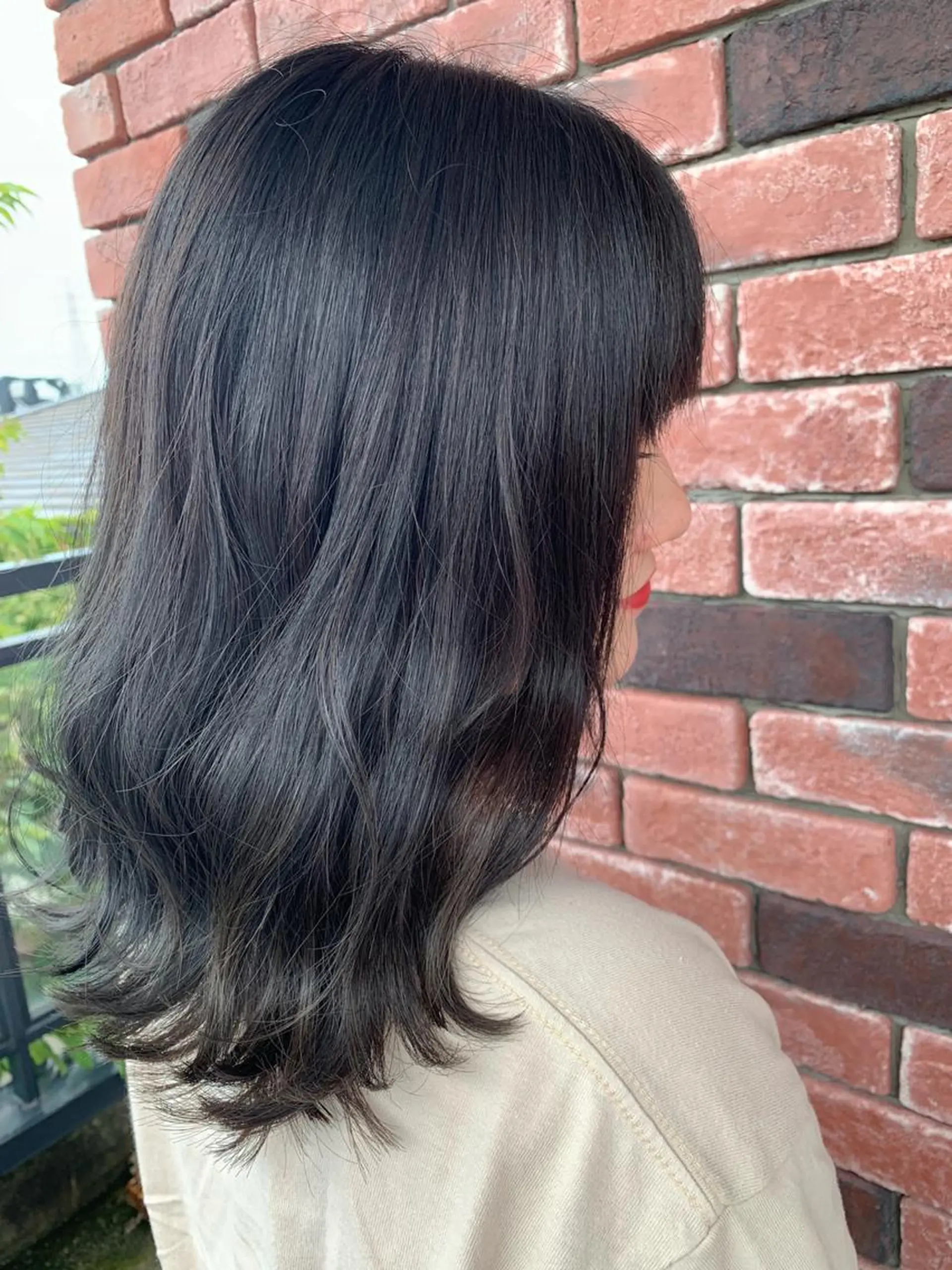 セミロング カラー アッシュ ブルーカラー ブルーアッシュ 工藤 萌香のヘアスタイル