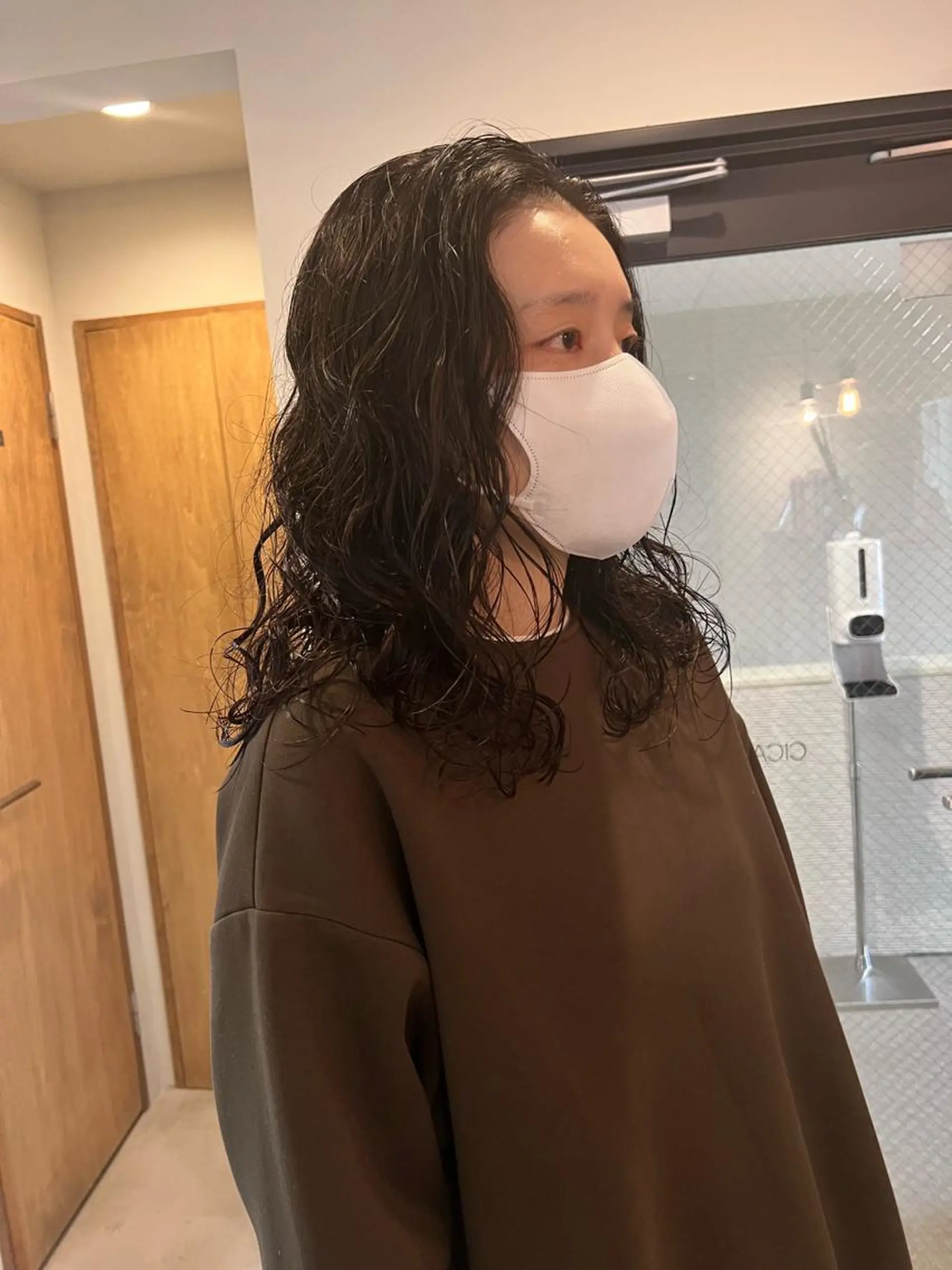 セミロング パーマ ミディアムパーマ /癖毛パーマのヘアスタイル