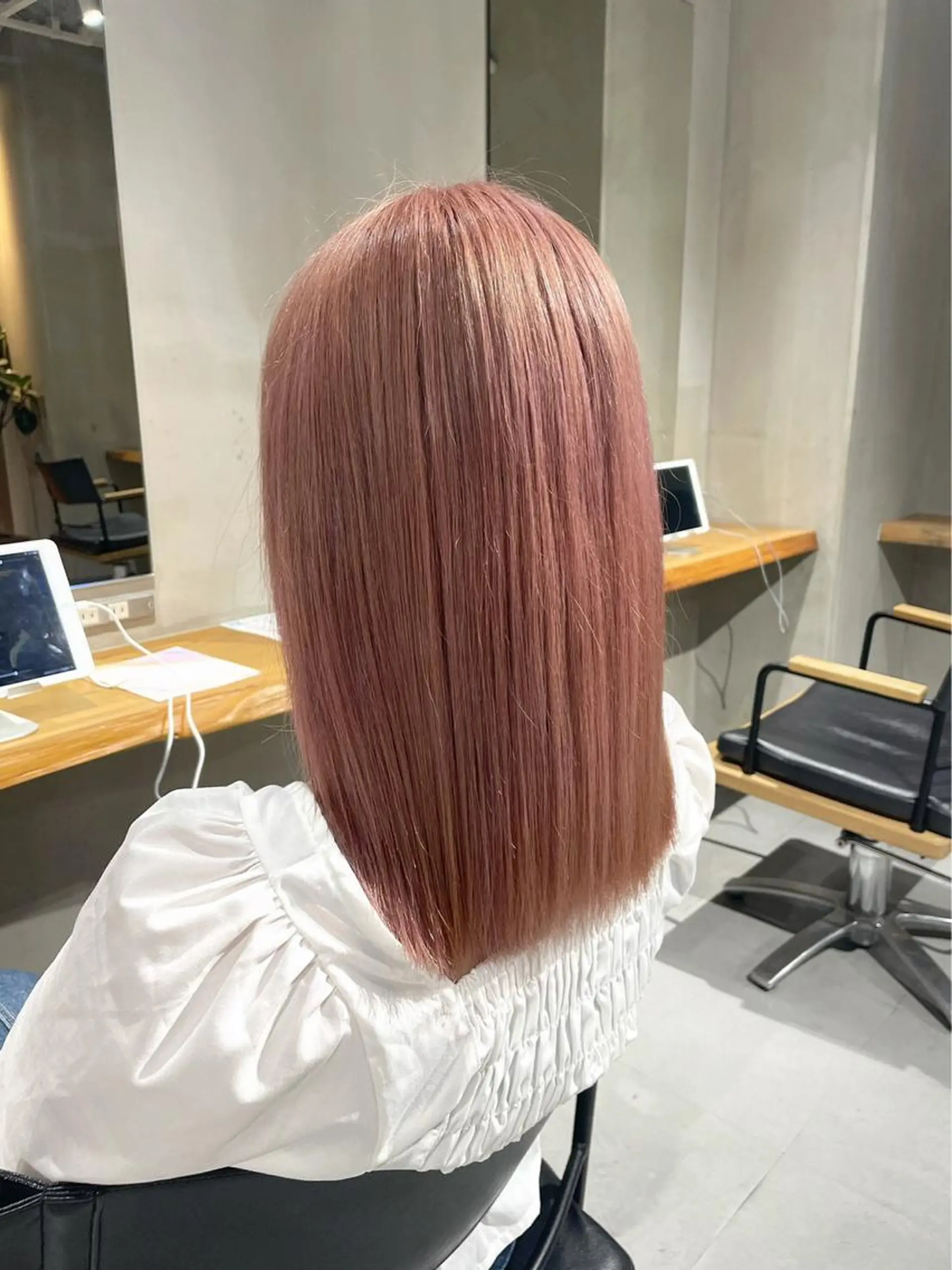 ミディアム カラー ベージュカラー ブリーチ ピンクカラー ピンクベージュ mizuki /骨格似合わせのヘアスタイル