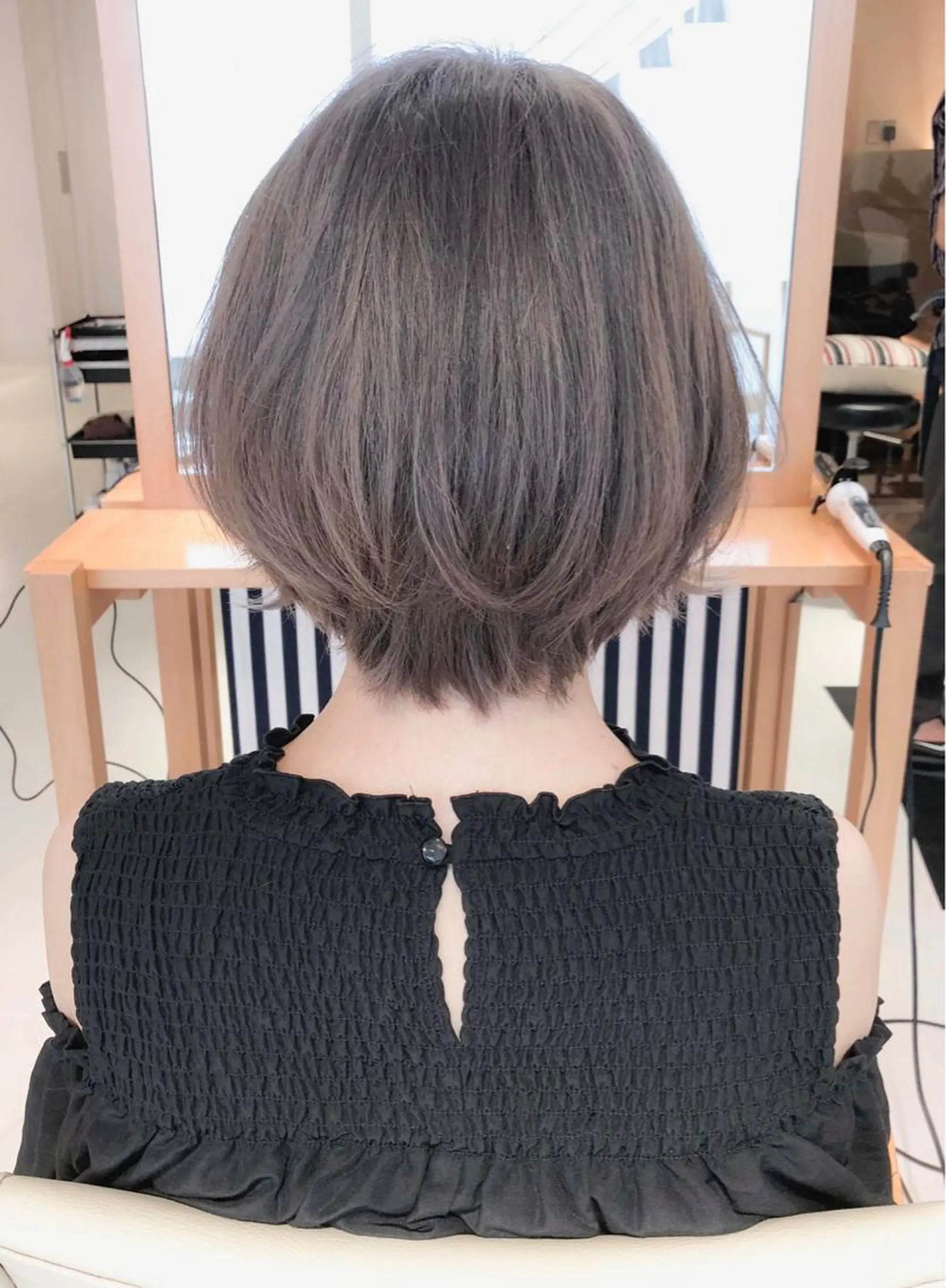 ショート カラー グレージュ Days 透明感カラーのヘアスタイル