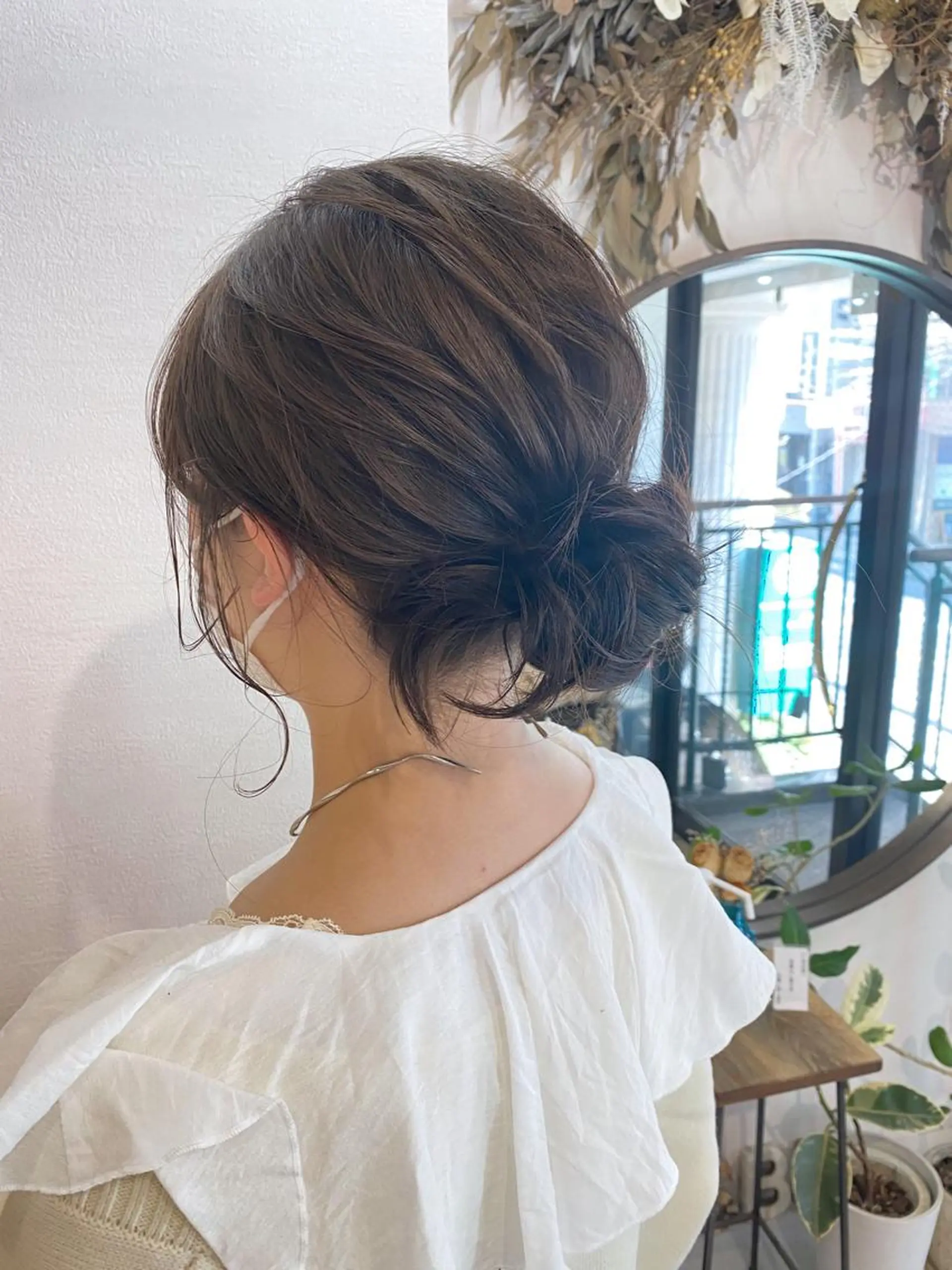 ロング カラー ヘアアレンジ お団子ヘア アッシュ ベージュカラー chiho🌛ボブ /髪質改善カラー🫧のヘアスタイル