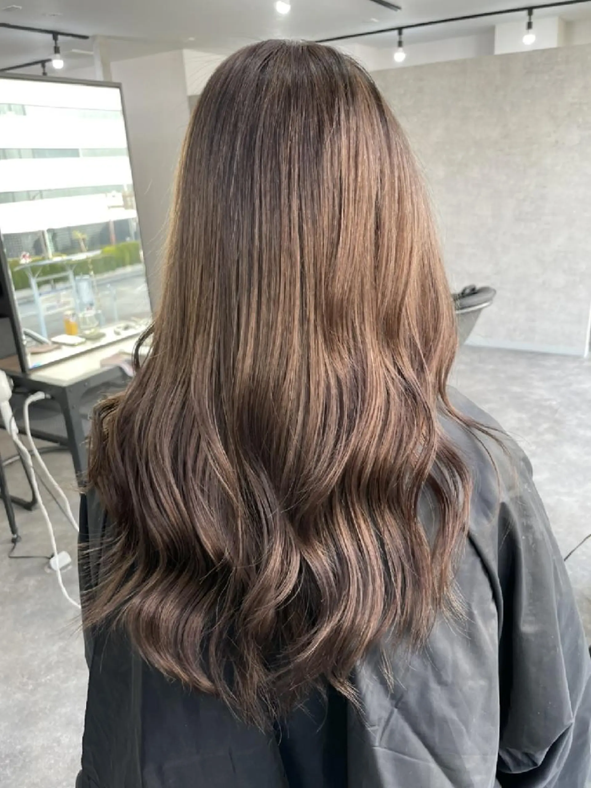 ロング カラー パーマ ヘアアレンジ ネイル マツエク・マツパ キッズ メンズ メンズバレイヤージュ メンズブリーチ フェードカット メンズハイライト メンズインナーカラー カラー特化サロン Eir心斎橋のヘアスタイル