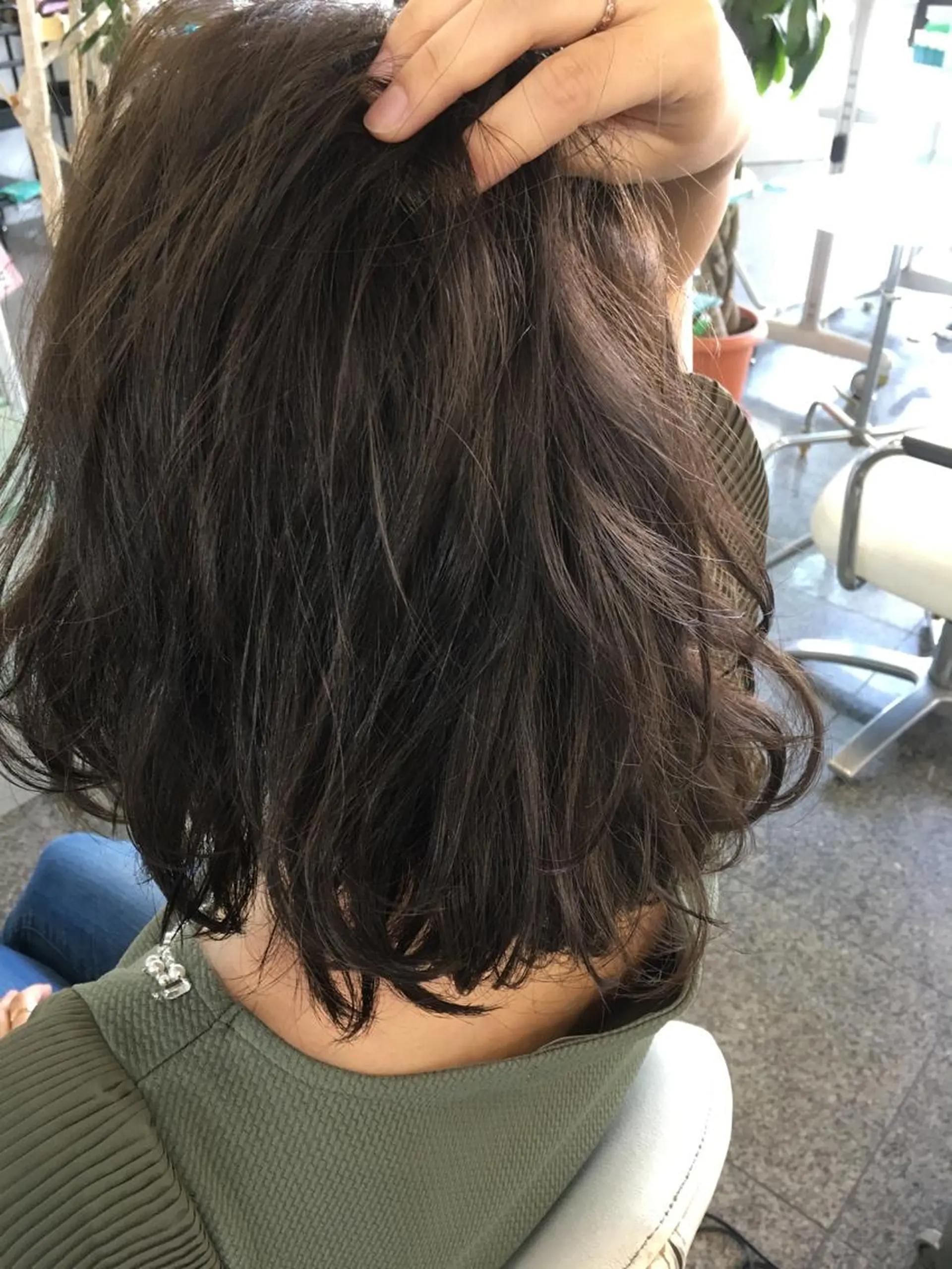 ミディアム カラー ベージュカラー シルバー シルバーベージュ ボブ シェアサロンR所属・川合 勇気のヘアスタイル