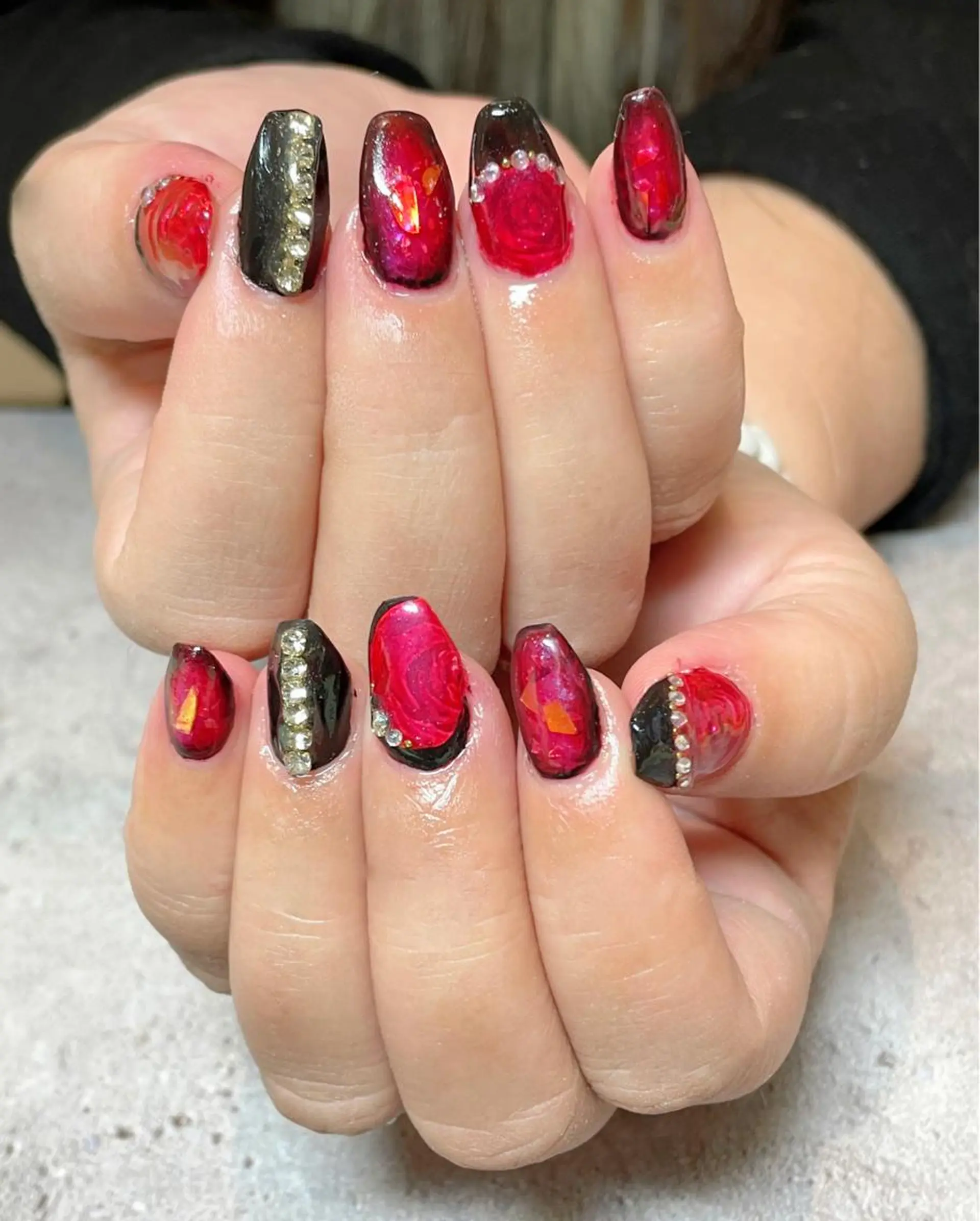 ネイル マグネットネイル 赤色 スカルプネイル 夏ネイル SINCERELY シンシアリー🌈のネイルデザイン