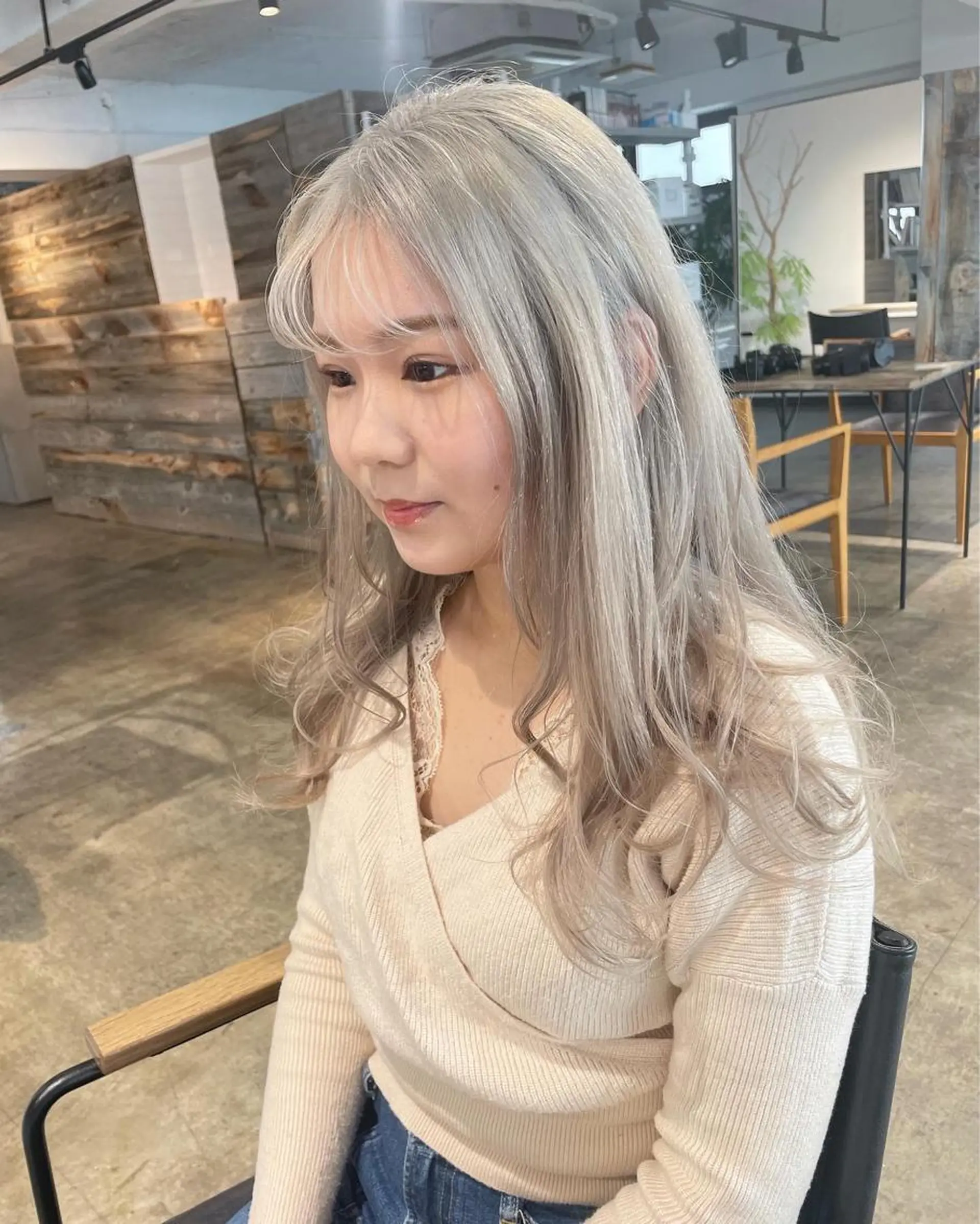 ロング カラー シルバー ホワイトシルバー ロング ヘアカラー トリートメント ハイトーン/レイヤー /ケアブリーチ石川治のヘアスタイル