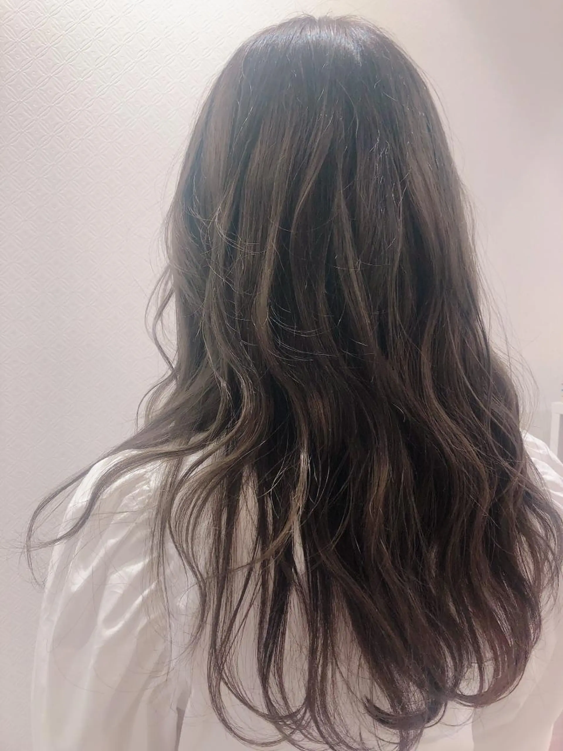 ロング カラー ブリーチ 透明感カラー グレージュ 森本　舞✴︎ 似合わせパーマのヘアスタイル