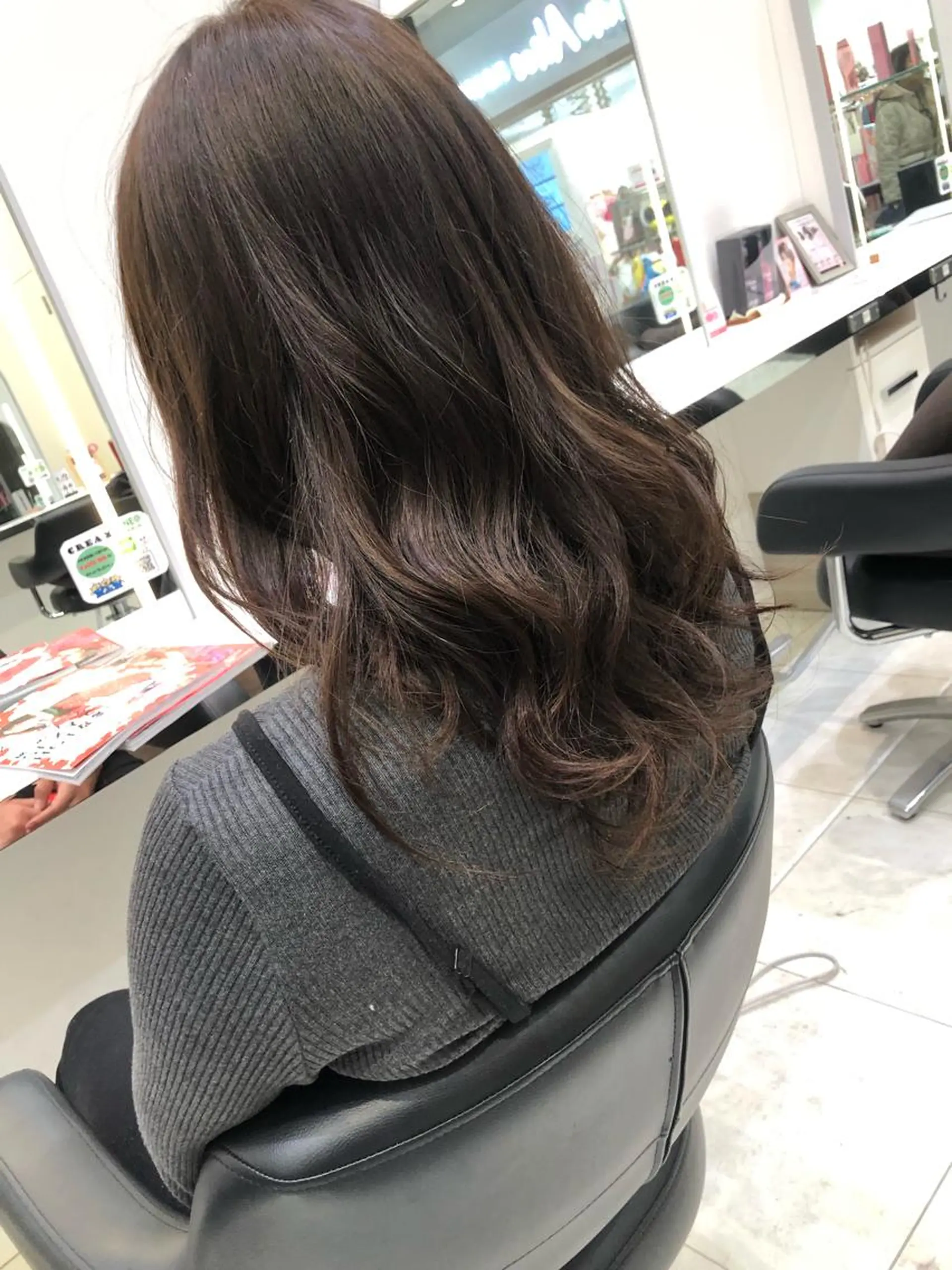 ロング 岸 保奈美のヘアスタイル