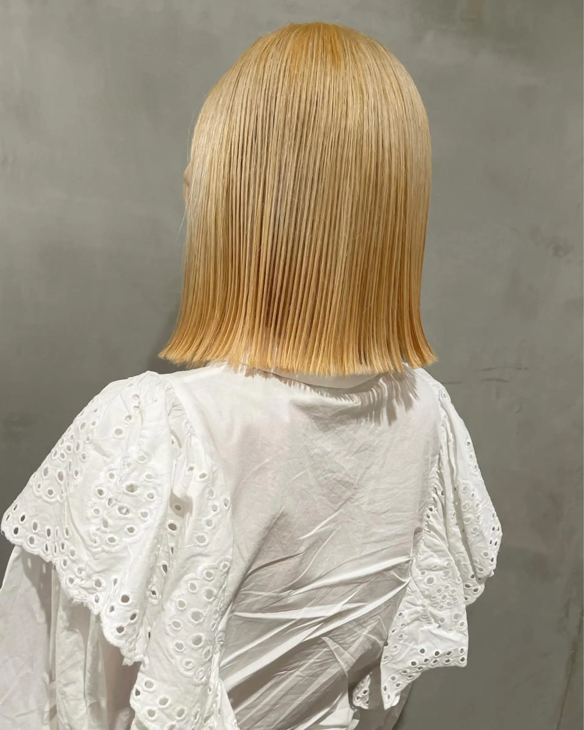 ミディアム カラー ブリーチ 抜きっぱなしブロンド カット ヘアカラー トリートメント 優作 〜圧倒的信頼〜のヘアスタイル