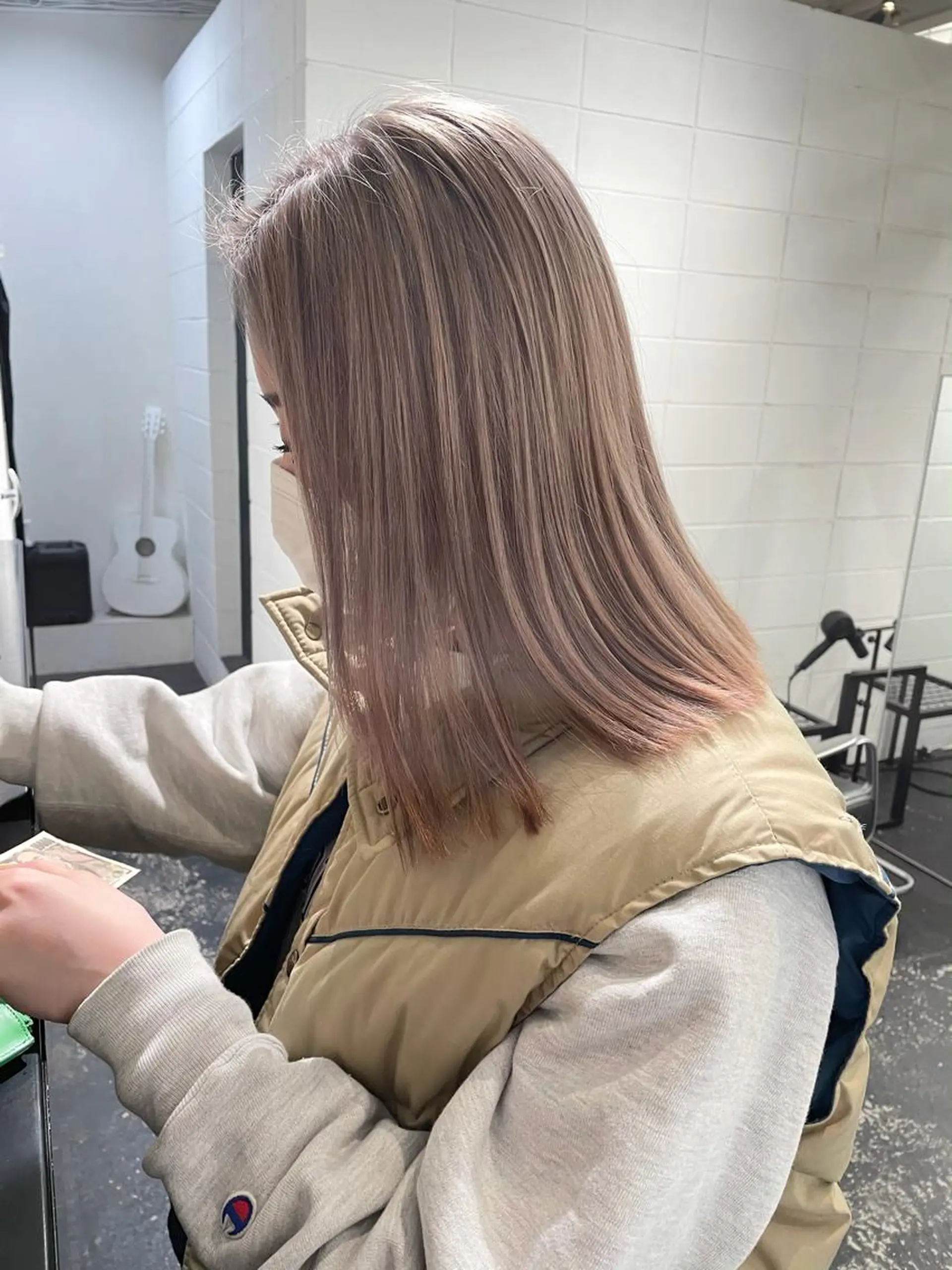 ミディアム カラー ヘアアレンジ ベージュカラー ブリーチ ホワイトベージュ カット ヘアカラー トリートメント 艶ハイトーン/ヘア アレンジAYAKAのヘアスタイル