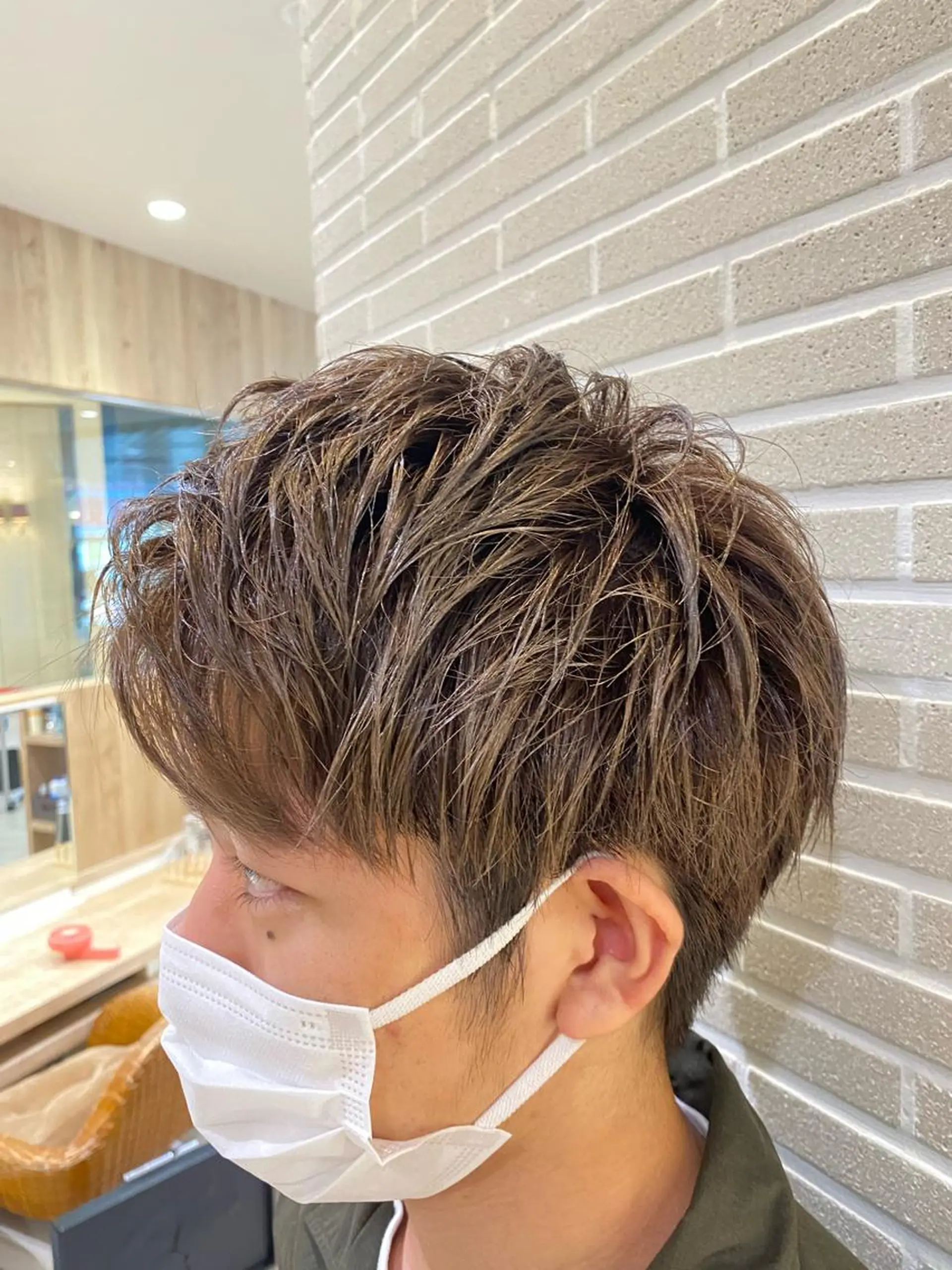 カラー メンズ アッシュ ベージュカラー 赤本悠斗波巻きパーマ メンズパーマのヘアスタイル