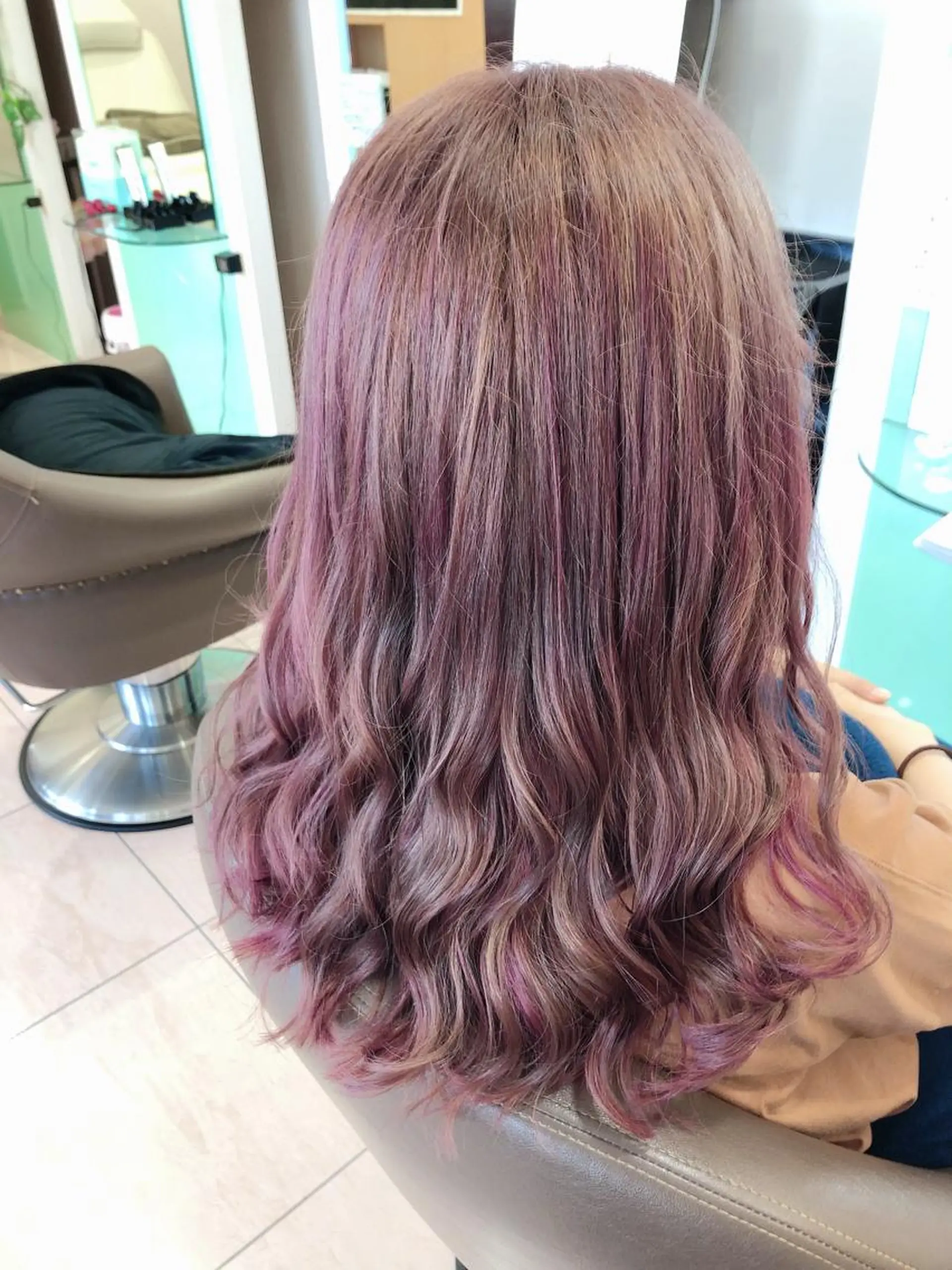 セミロング TIARA minoriのヘアスタイル