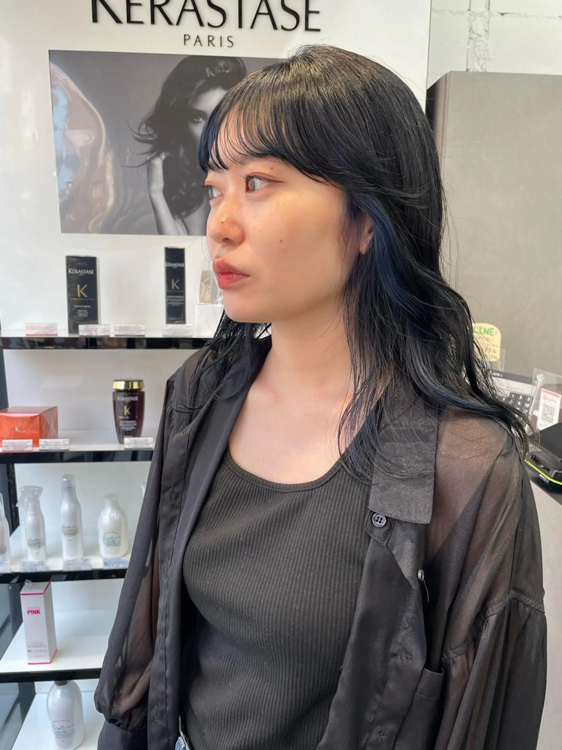 セミロング カラー ヘアアレンジ ヘアカラー トリートメント mika｜ブルーカラ ー｜ハイトーンカラーのヘアスタイル