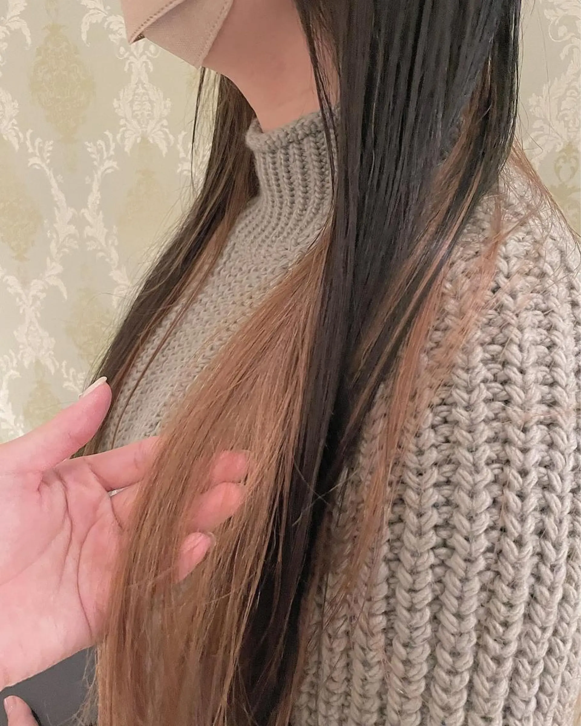 ロング カラー ベージュカラー ブラウンカラー インナーカラー EARTH中島 秋桜久のヘアスタイル