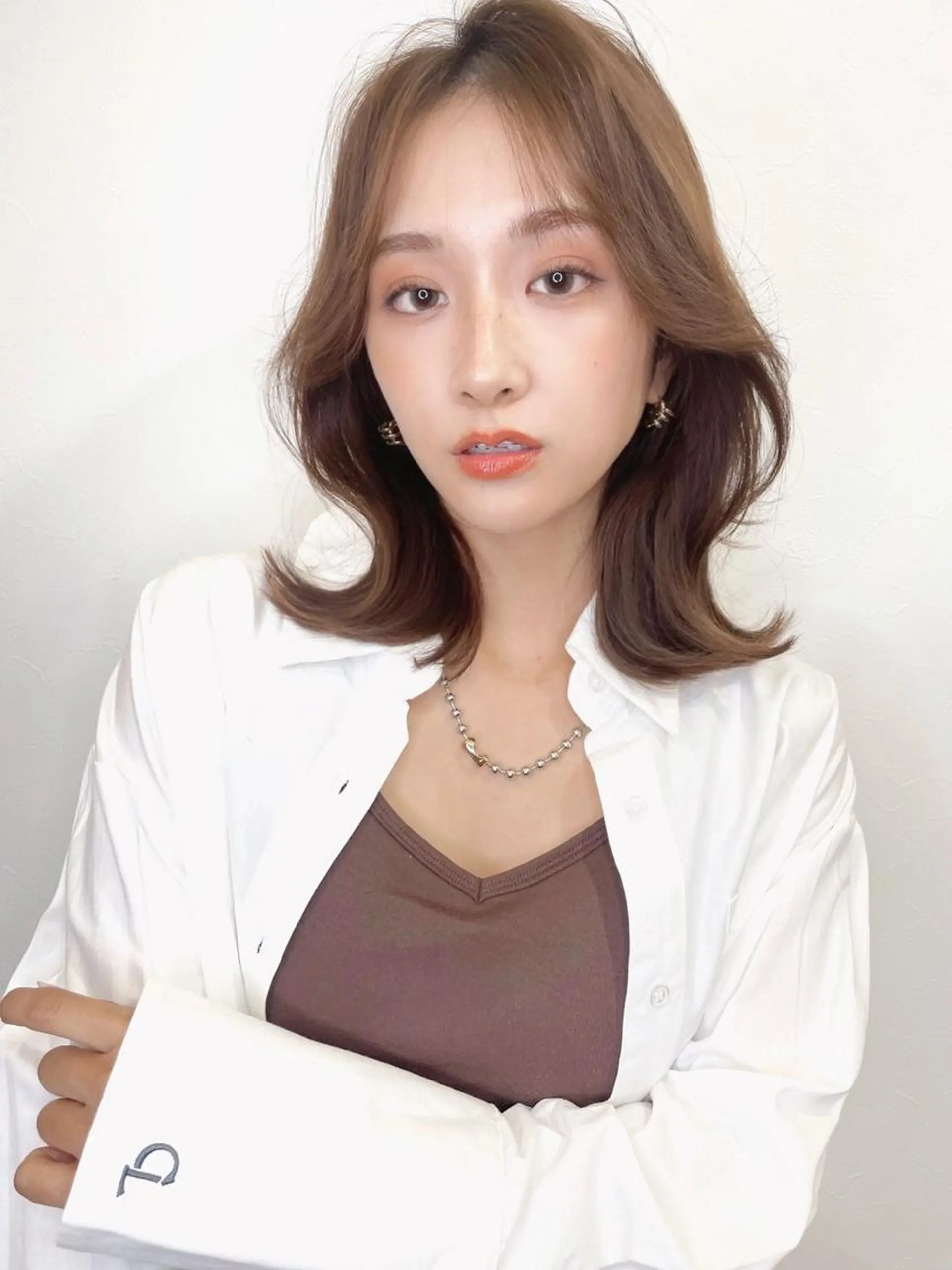 ミディアム カラー レイヤーカット、 大人可愛い　中村美羅のヘアスタイル