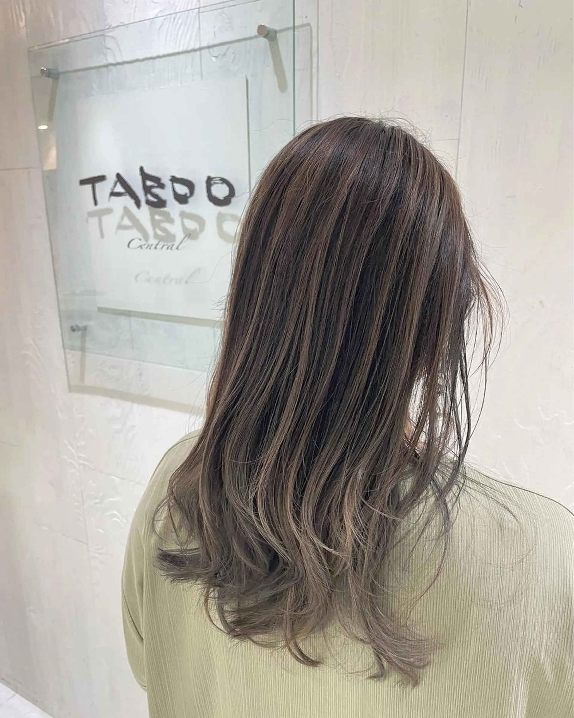 ロング カラー アッシュ バレイヤージュ ベージュカラー ミルキーベージュ 外国人風カラー ヘアカラー トリートメント 河合秀明/ショート /ボブ/レイヤーのヘアスタイル