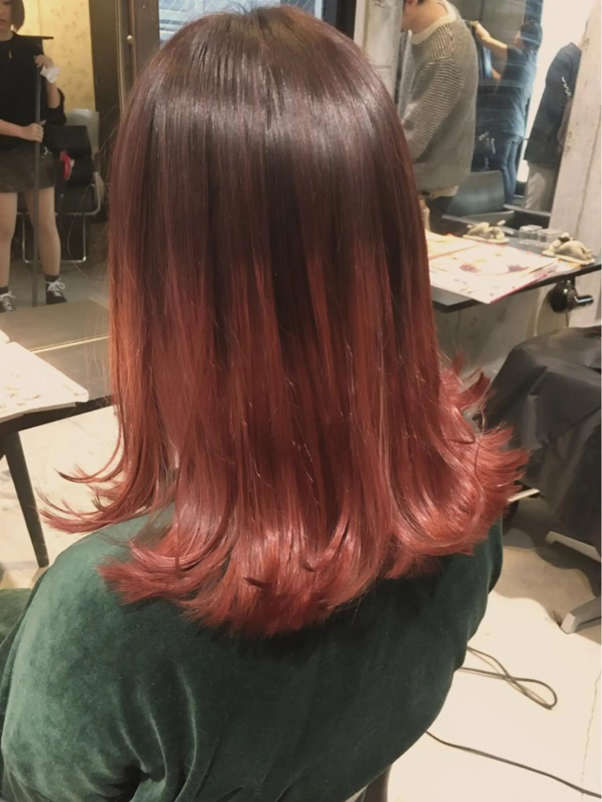 ミディアム カラー グラデーションカラー レッドカラー ✨髪質改善縮毛矯正✨ 宇田川修平のエステ・リラクイメージ