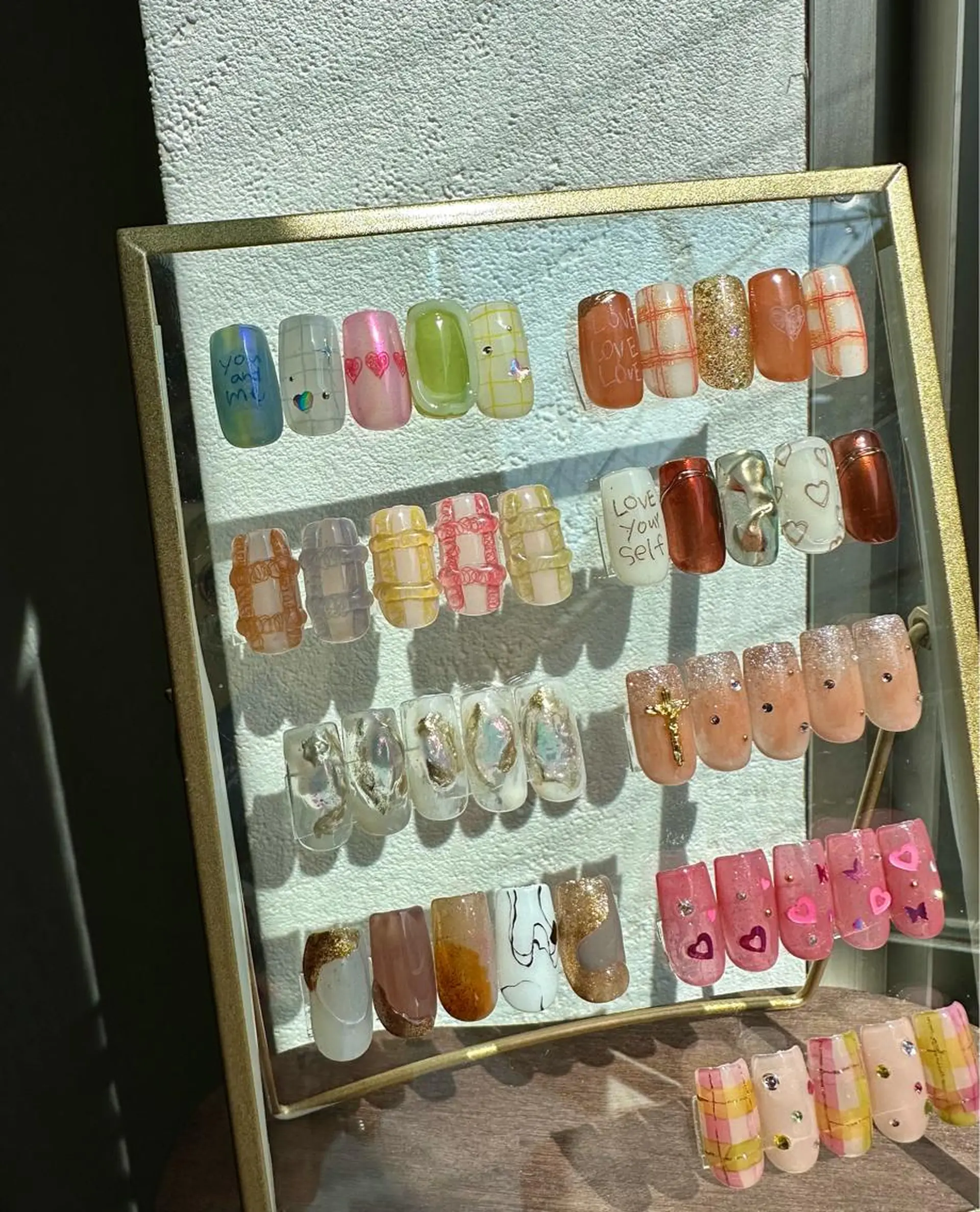 ネイル マツエク・マツパ アイブロウ feey ⁑erinaのネイルデザイン