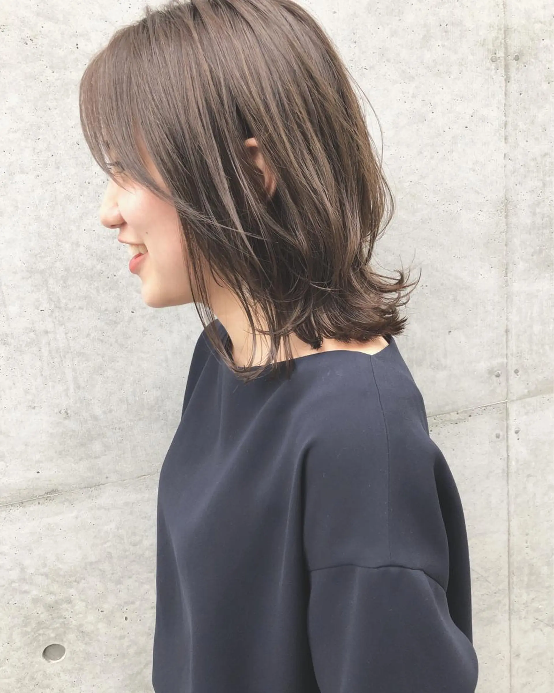 ミディアム カラー THE DAY所属・AKI HASHIMOTOのヘアスタイル