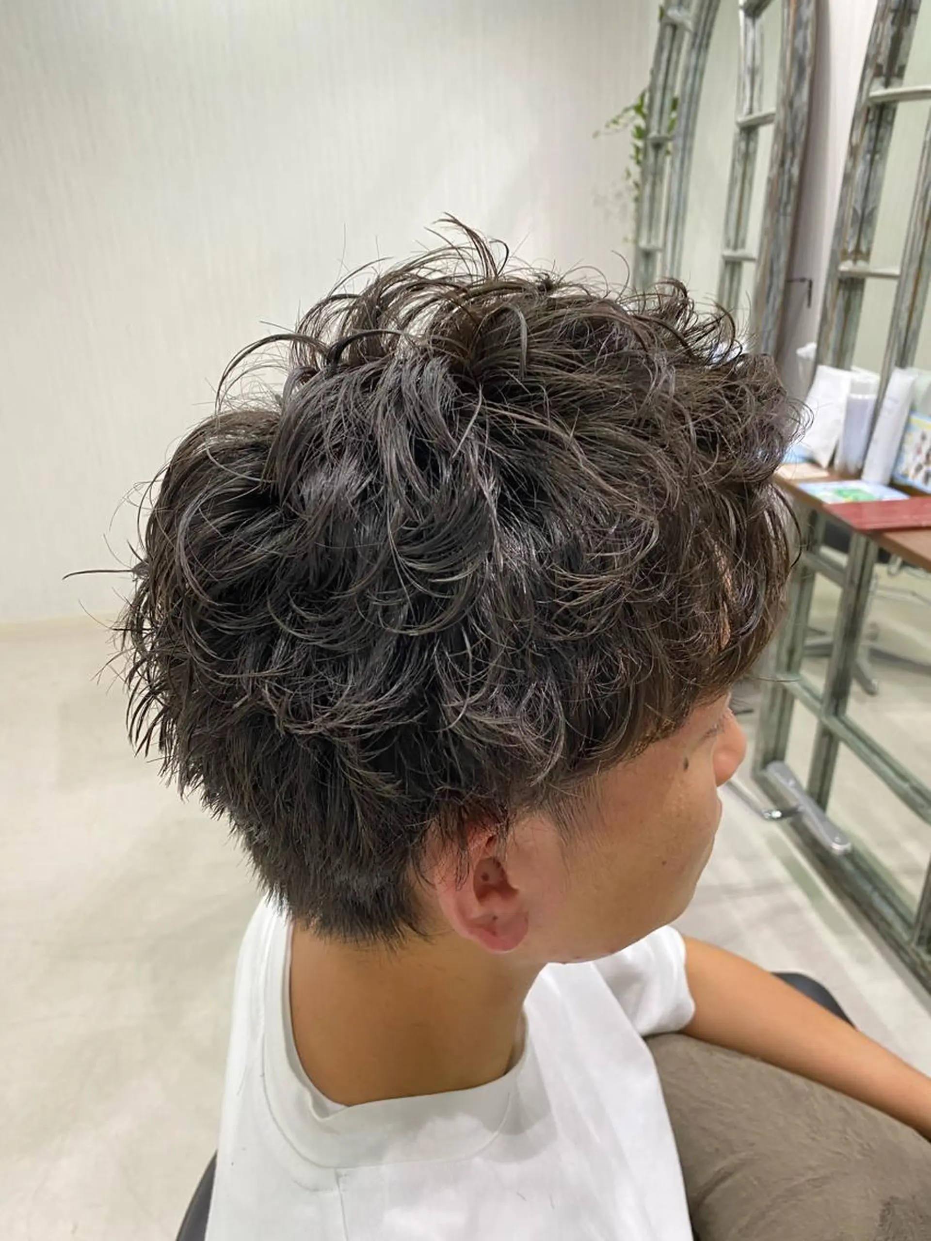 ショート パーマ カラー特化 横川　翔希のヘアスタイル