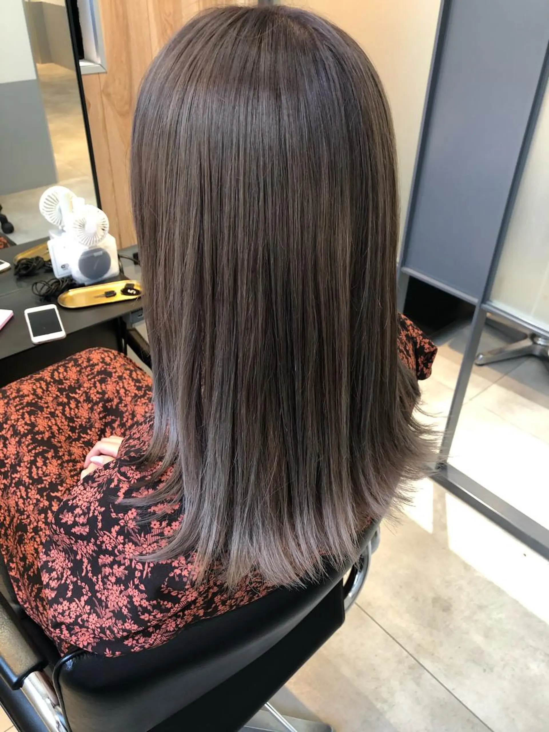 セミロング カラー OFF YUYAのヘアスタイル