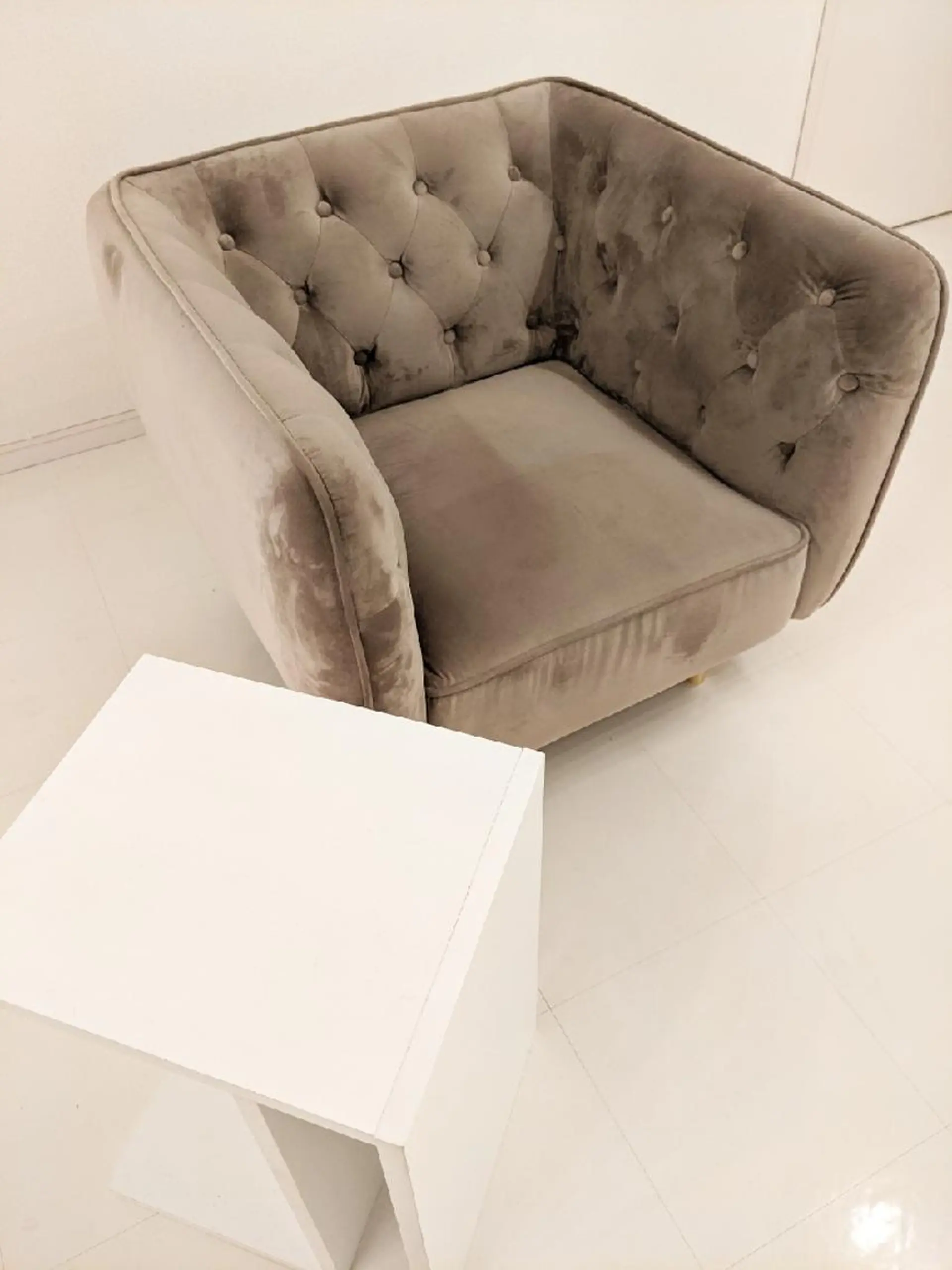 整体エステ　NEW ME所属・深層リンパオイル/小 顔とドライヘッドスパのエステ・リラクイメージ