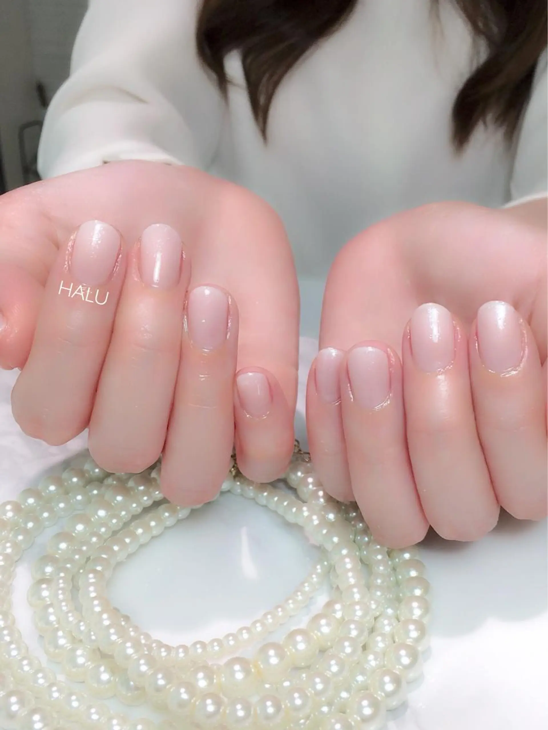 ネイル グラデーション ラメ(グリッター) オフィスネイル シンプルネイル ホワイト HALU ハルのネイルデザイン