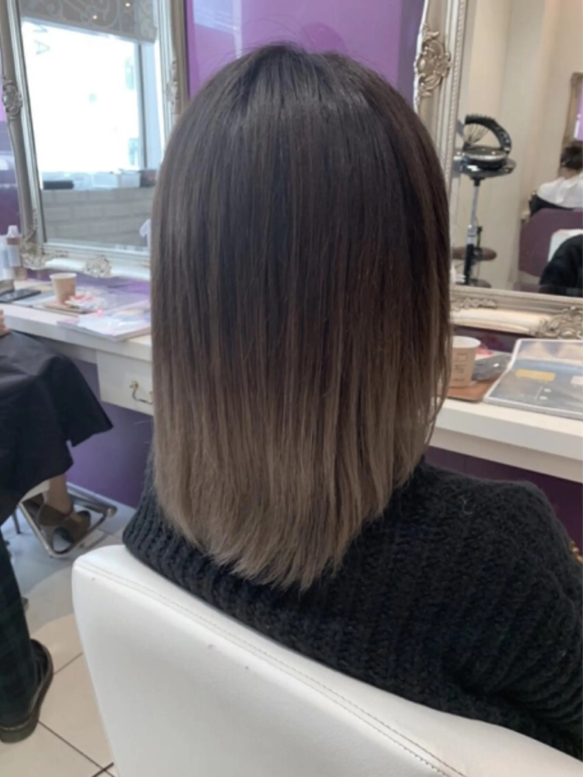 ミディアム カラー アッシュ アッシュグレー アッシュグレージュ バレイヤージュ グラデーションカラー 農添 杏のヘアスタイル