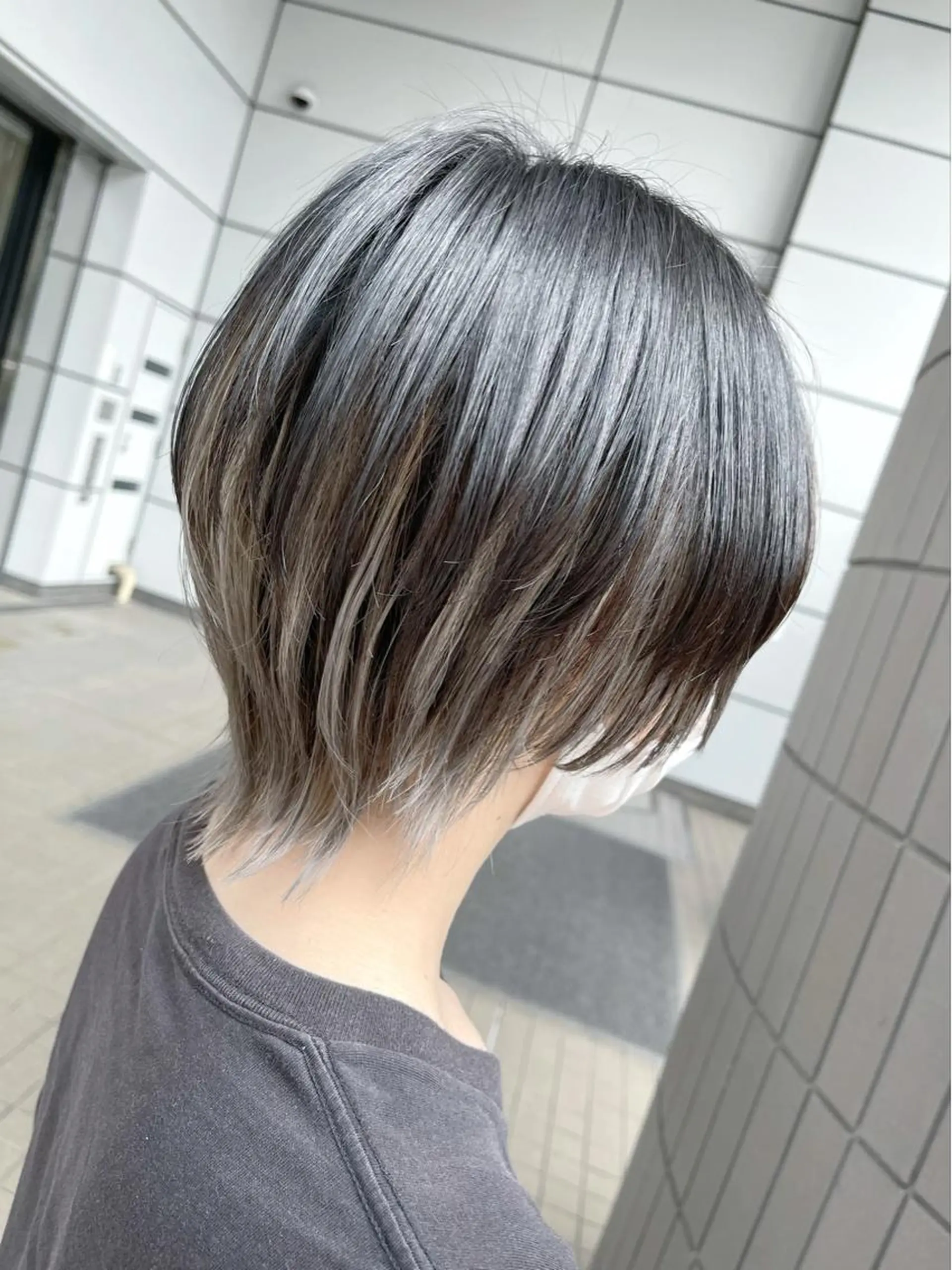 ミディアム カラー インナーカラー シルバー 韓国風ヘア ウルフカット カット ヘアカラー トリートメント Zina天王寺 CHIAKIのヘアスタイル