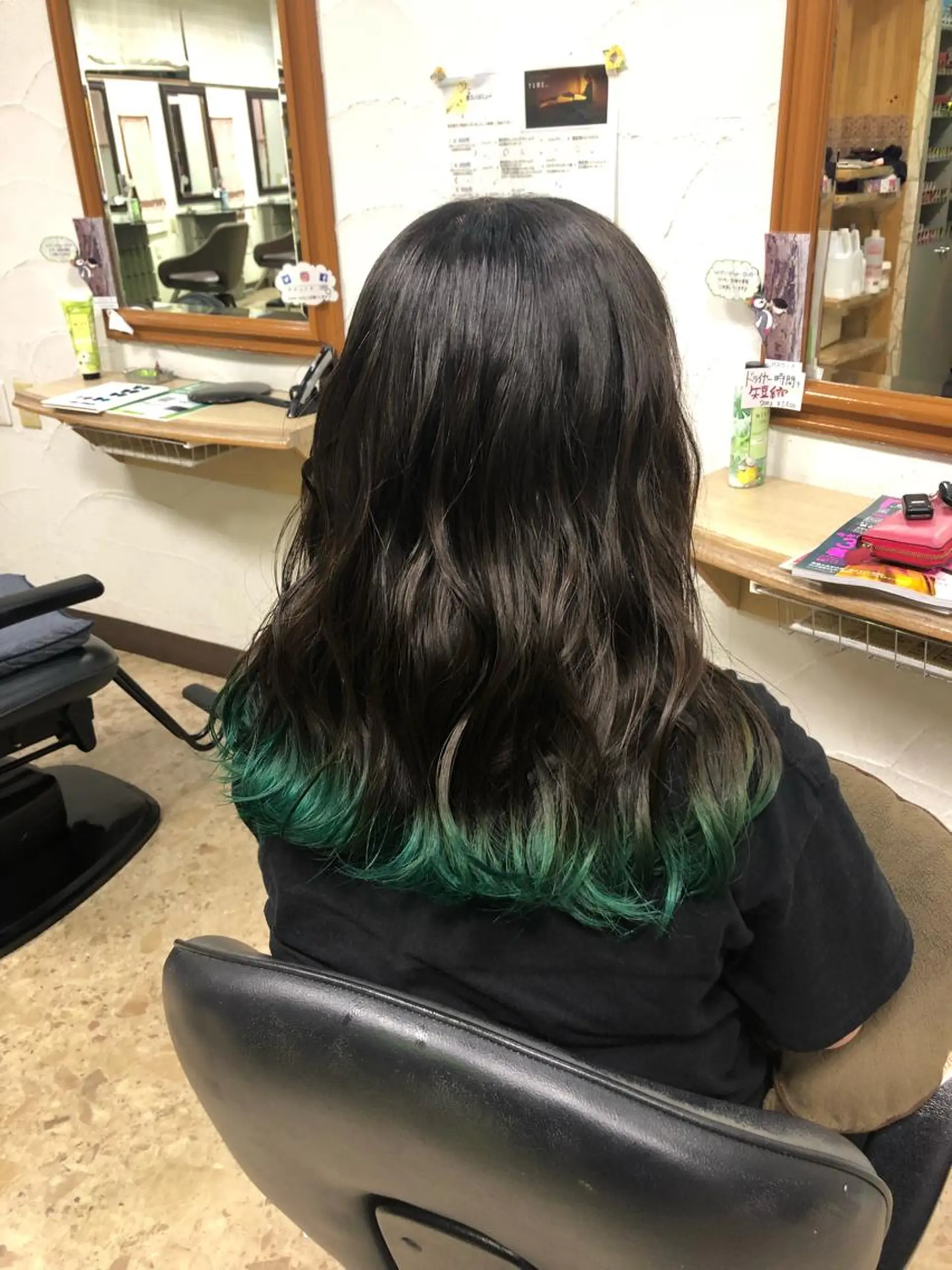 セミロング カラー サロントモ所属・小松崎 咲楽のヘアスタイル