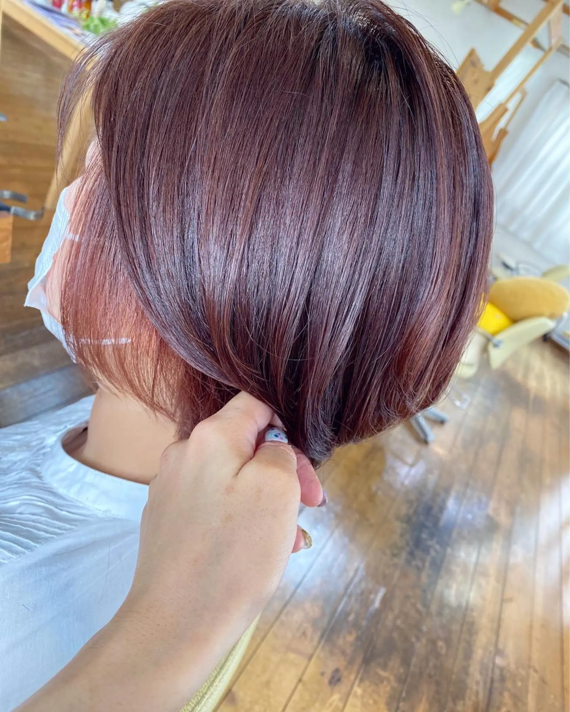 ショート カラー ベージュカラー イヤリングカラー ラベンダーカラー ラベンダーピンク ピンクカラー 荒木 ひろかのヘアスタイル