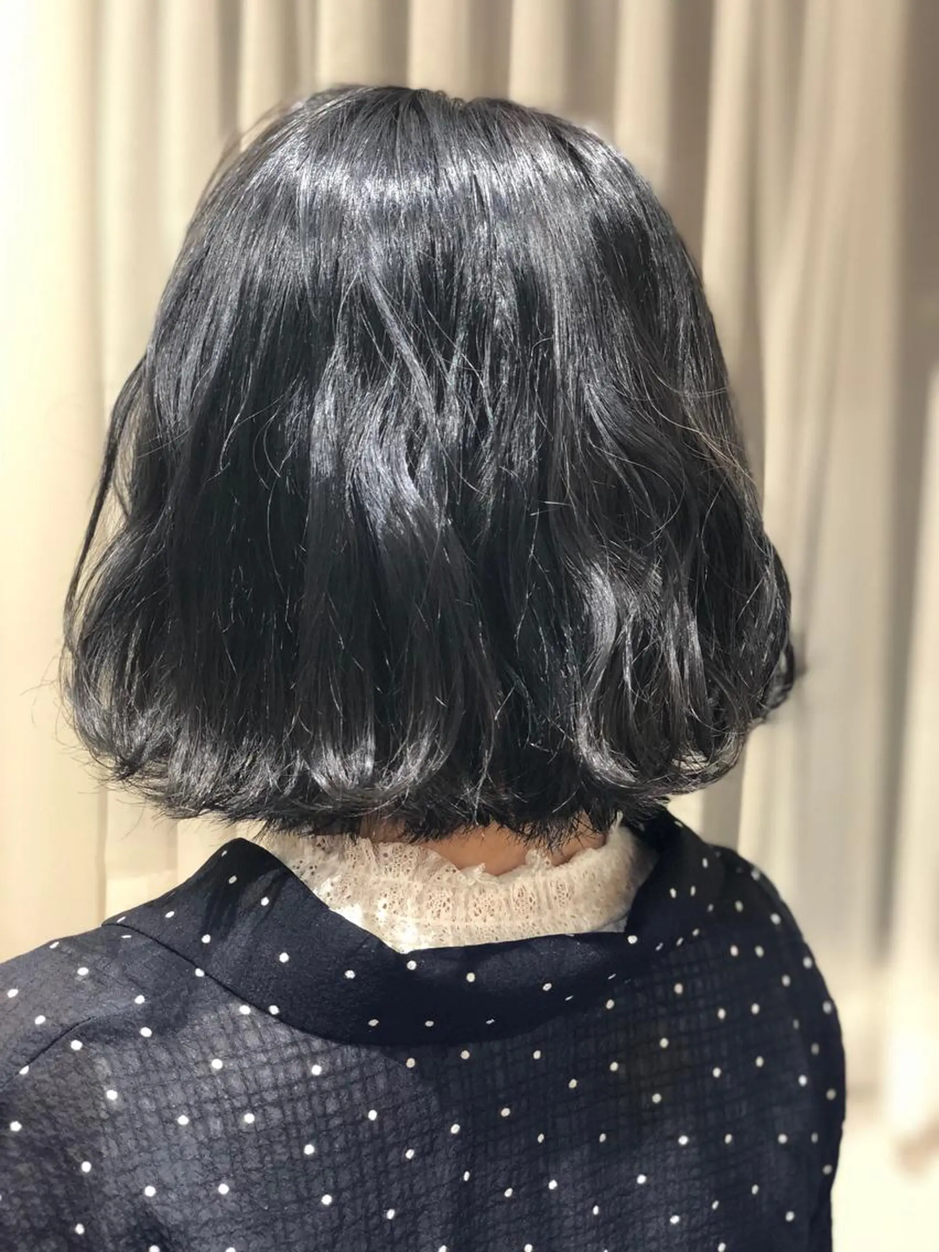 ショート カラー ブルーカラー 梅田ハイトーン チダ ヒナノのヘアスタイル