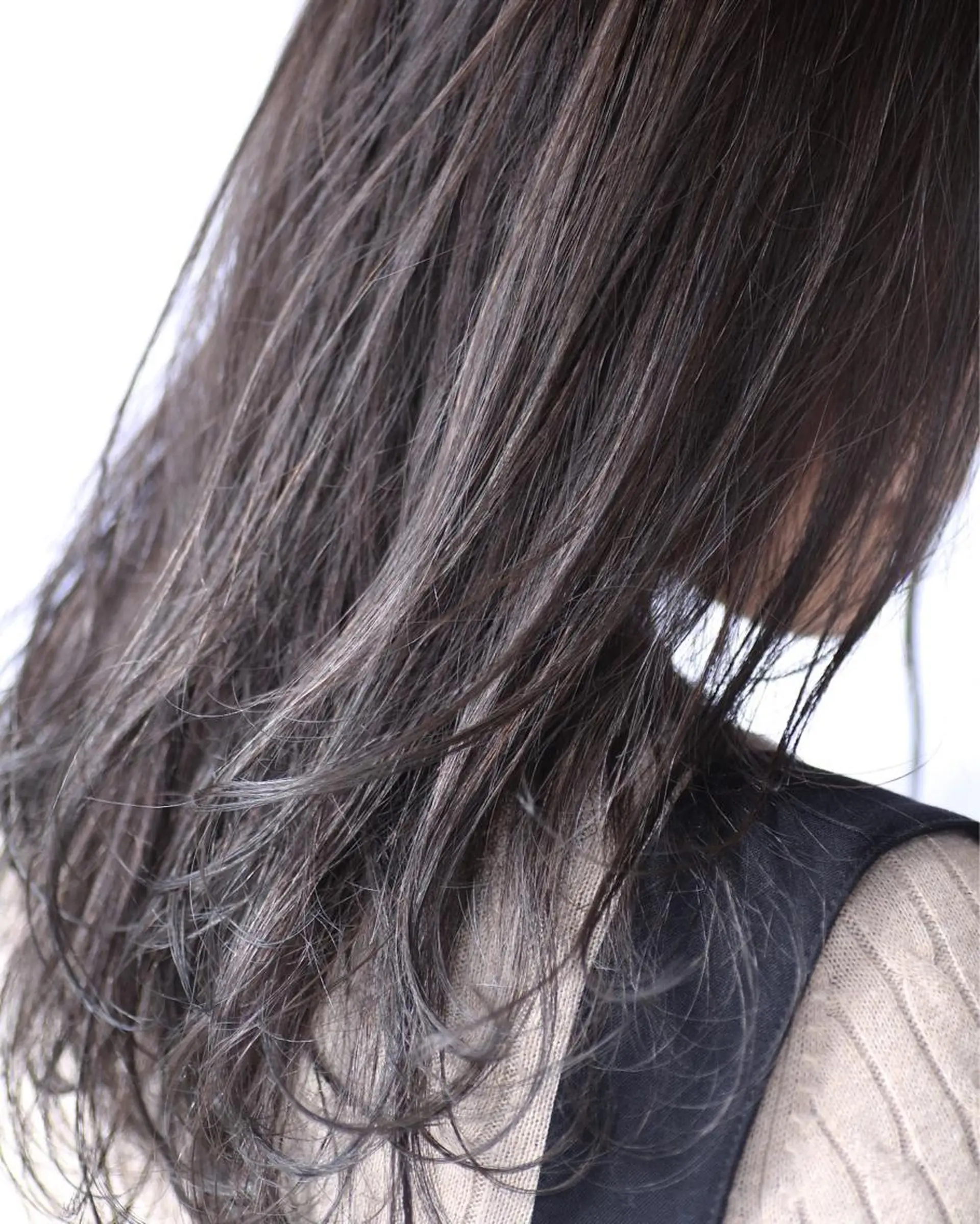 セミロング カラー アッシュ シルバー シルバーアッシュ 岡本 一平のヘアスタイル