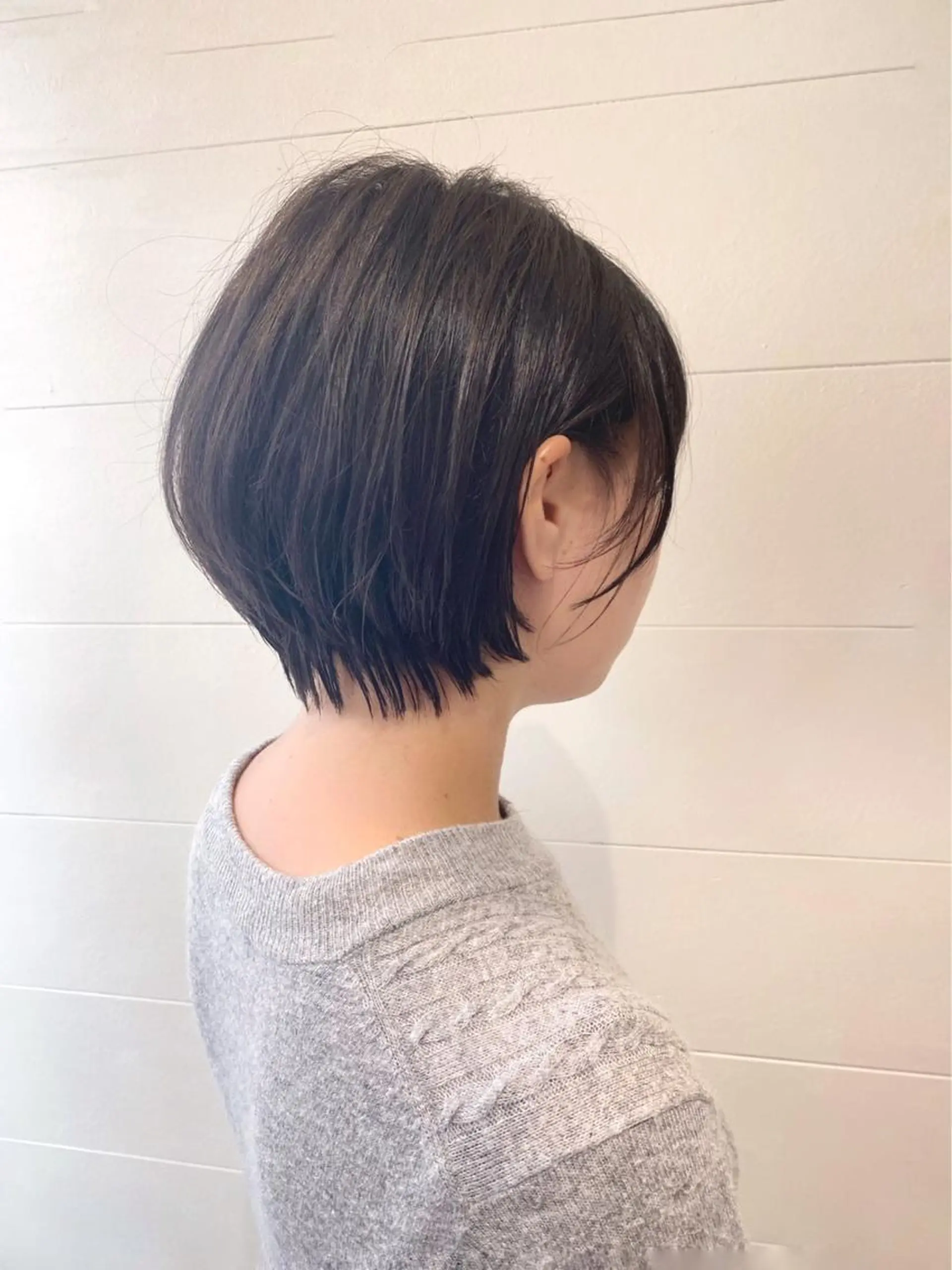 ショート esse大阪茶屋町店所属・レイヤーカット 新井田陽寿のヘアスタイル