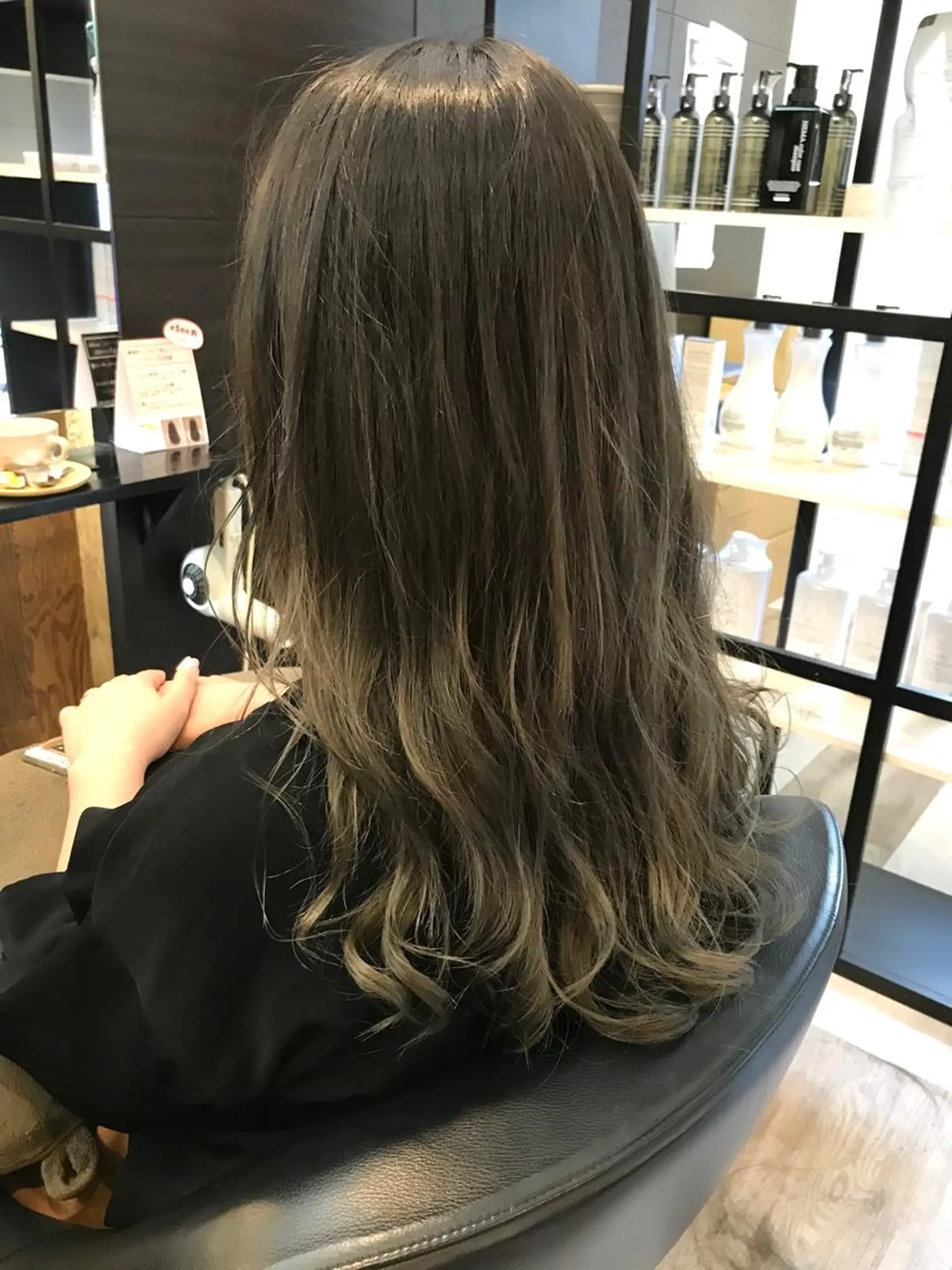 ロング カラー グレージュ 小林 拓也のヘアスタイル