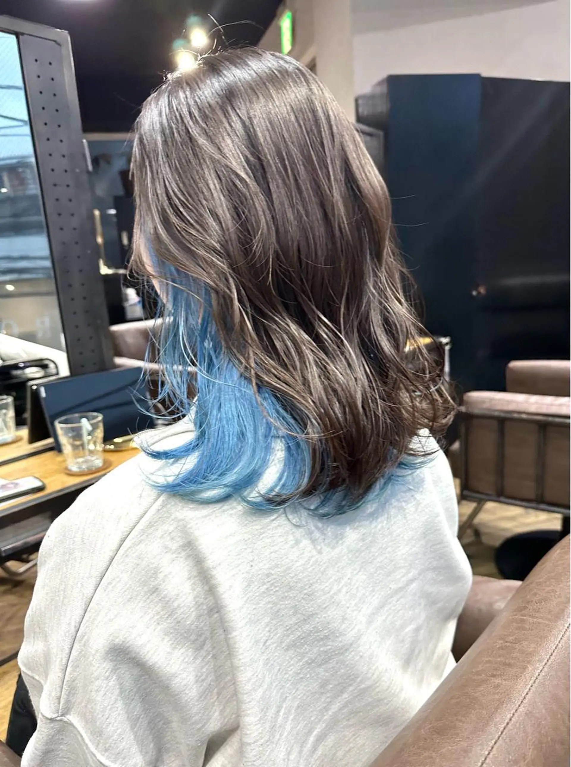 ミディアム カラー ベージュカラー ブルーカラー イヤリングカラー インナーカラー ラベンダーカラー ヘアカラー トリートメント ARCANAブリーチ レイヤーカット/原宿のヘアスタイル