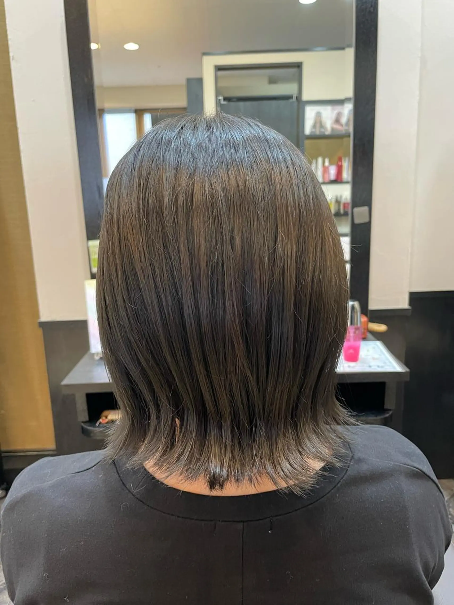 ショート カラー 岸田 怜奈のヘアスタイル